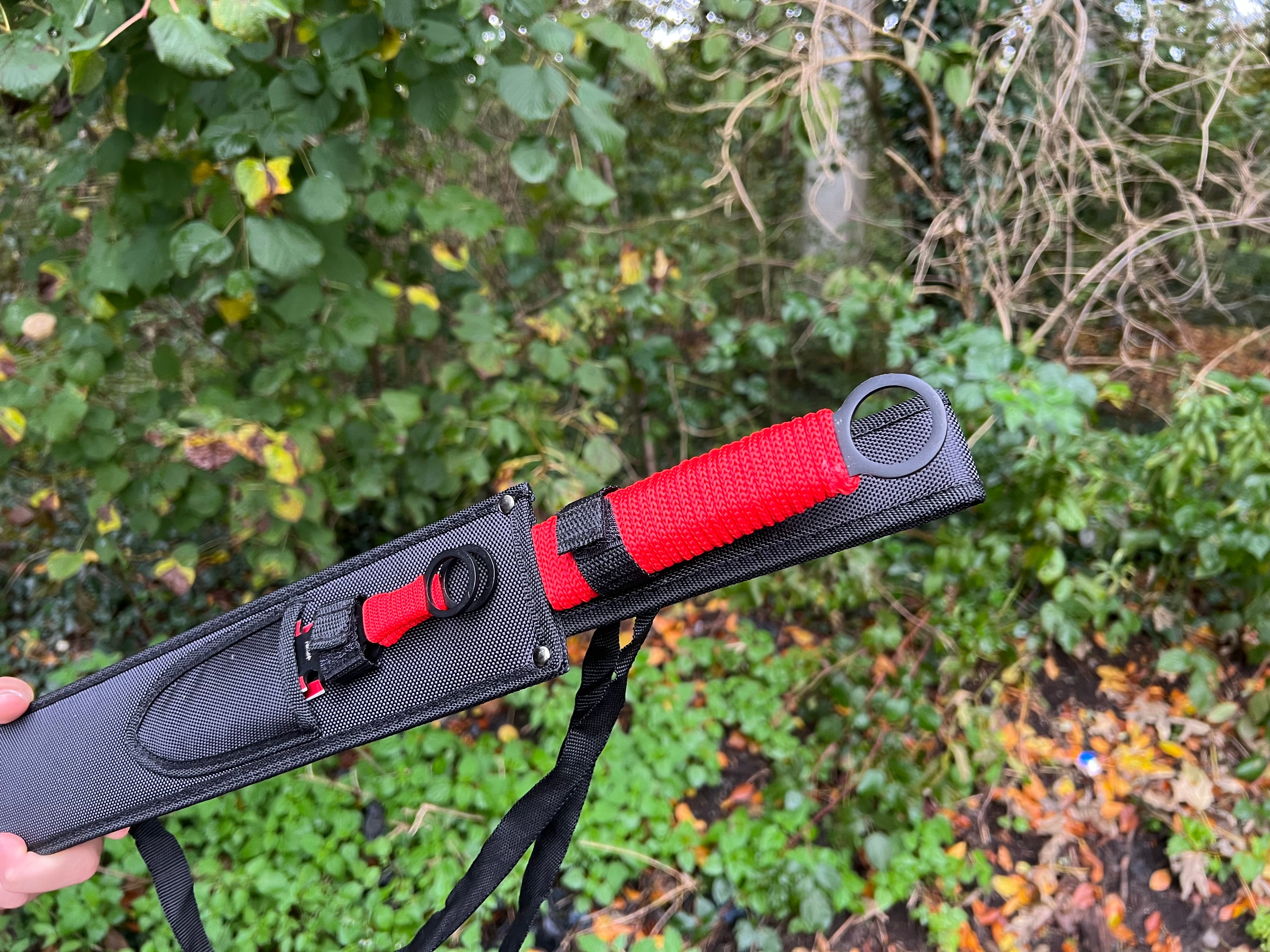 Rückenschwert "Red Shadow" mit integrierten Wurfdolchen – Elegantes Kombinationskampfset