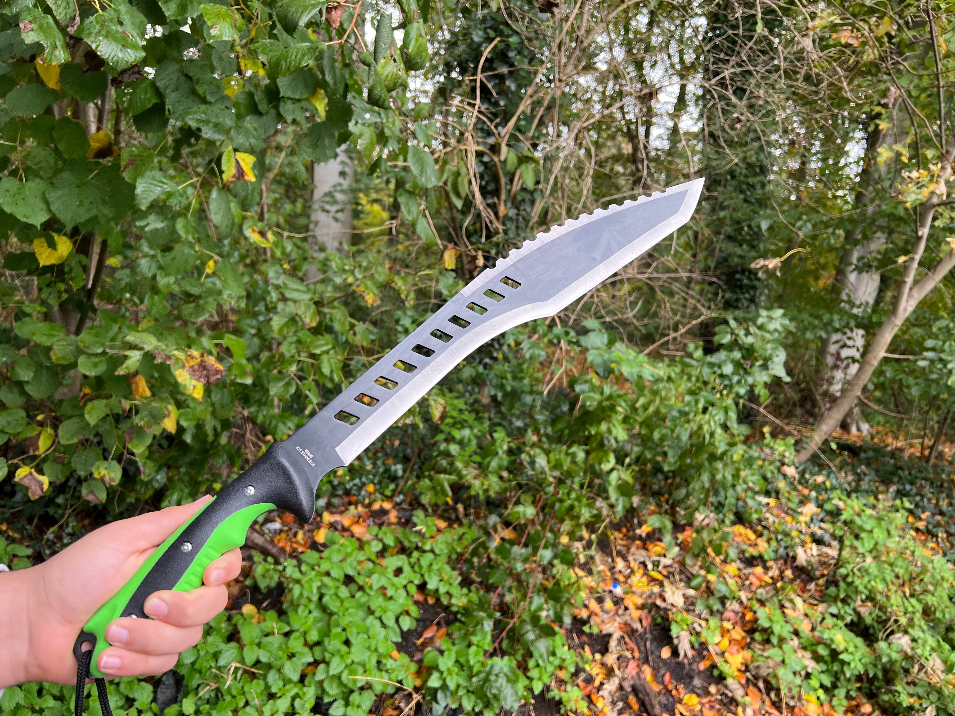 Zombie Dead Machete – Überlebenswerkzeug mit 460mm Klinge, Rostfreier Stahl, Gummiertem Griff und Nylon-Scheide