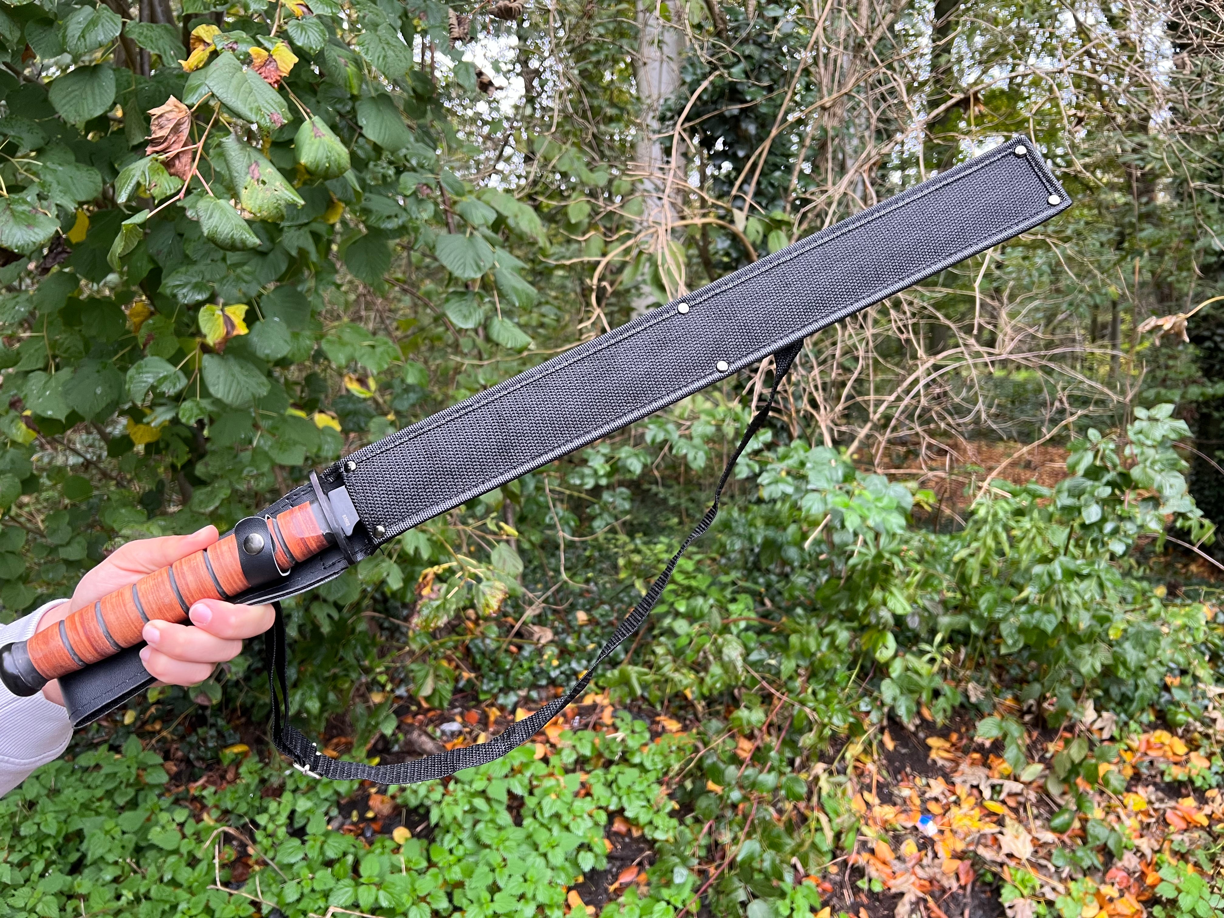 Elegantes Ninjaschwert mit Authentischer Lederwicklung – Edelstahlklinge und Stylische Nylon-Scheide