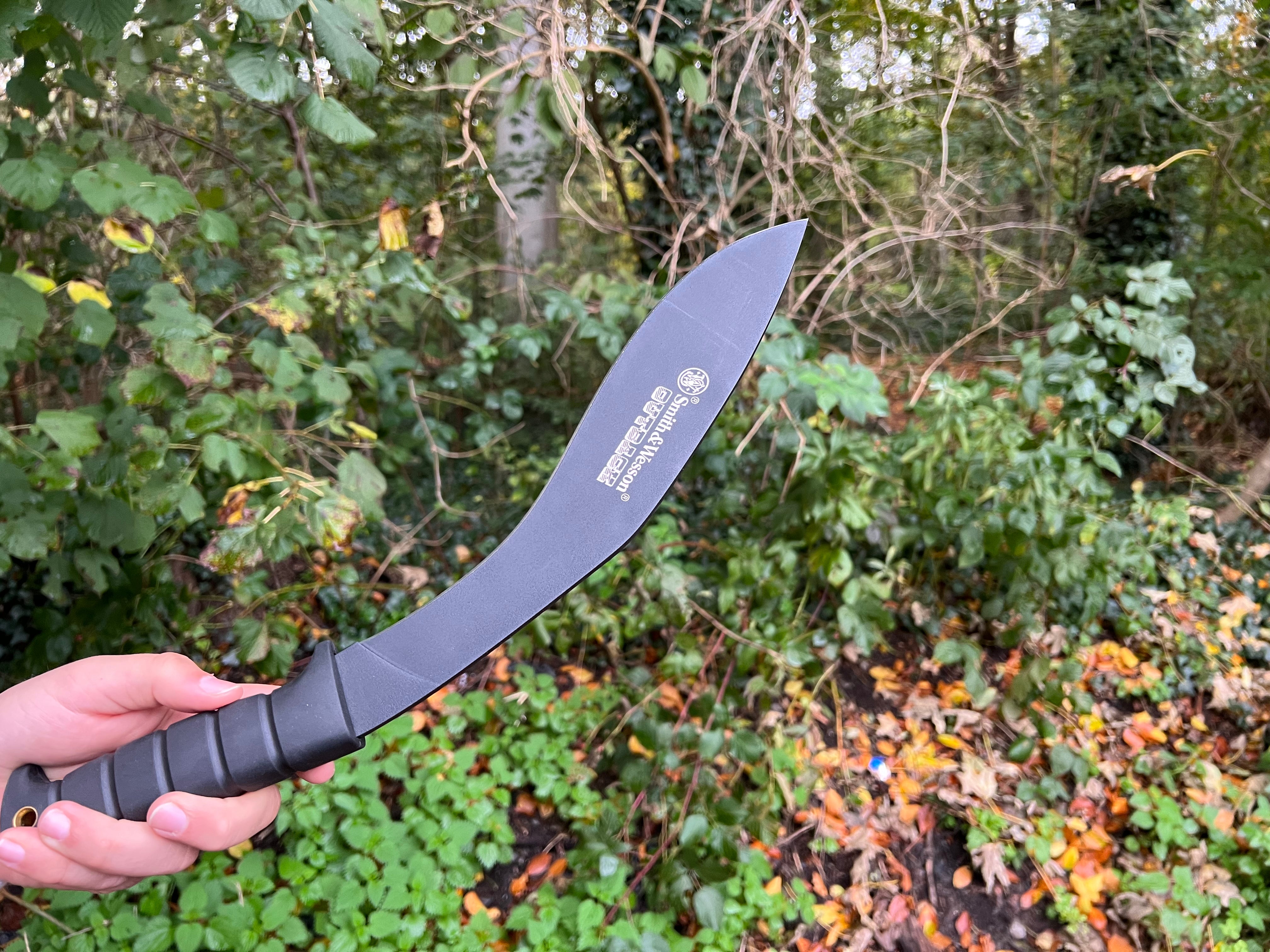 Smith & Wesson Outback Kukri – Robustes Buschmesser mit Sicherem Grip und Nylon-Scheide