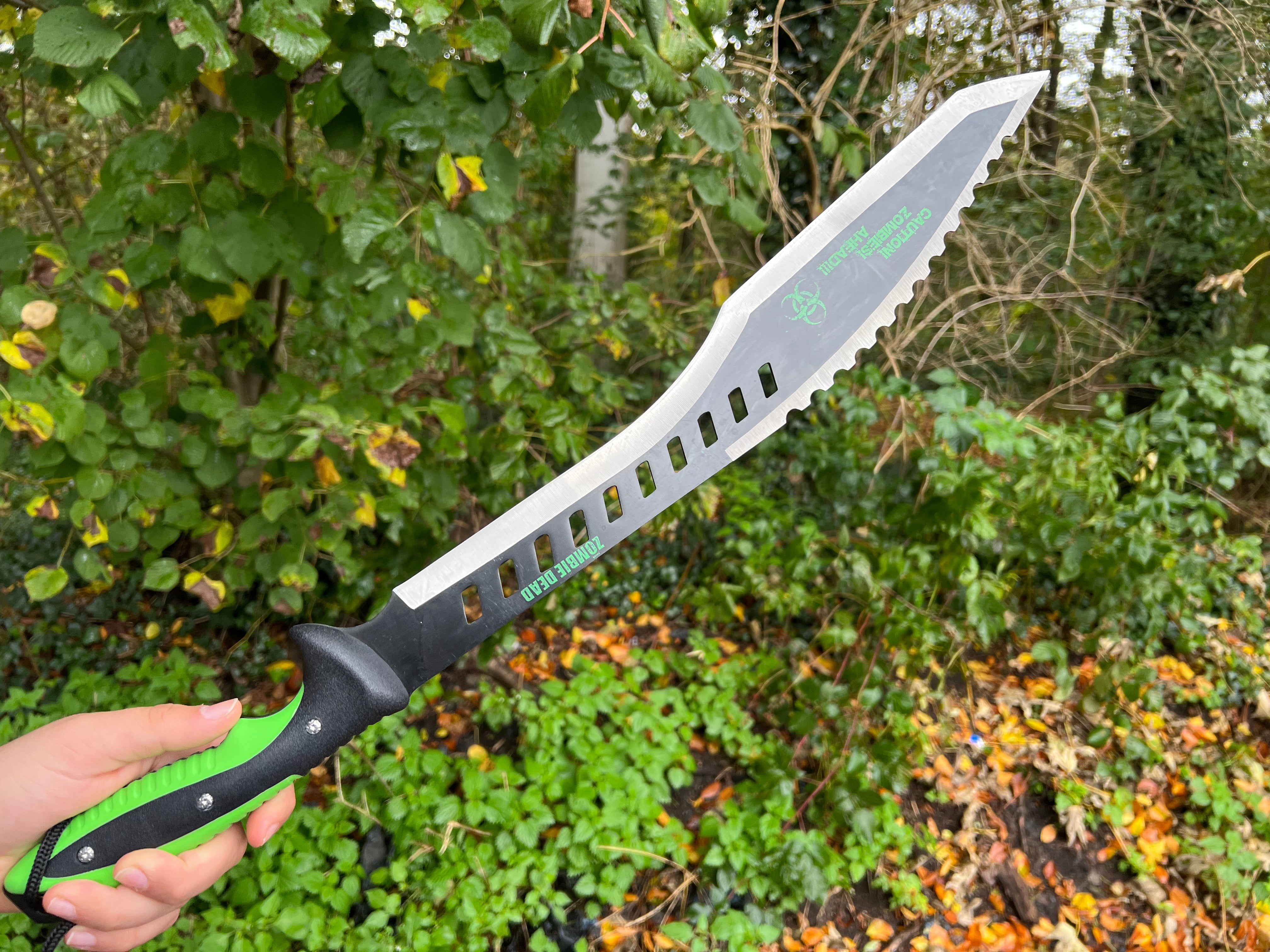Zombie Dead Machete – Überlebenswerkzeug mit 460mm Klinge, Rostfreier Stahl, Gummiertem Griff und Nylon-Scheide