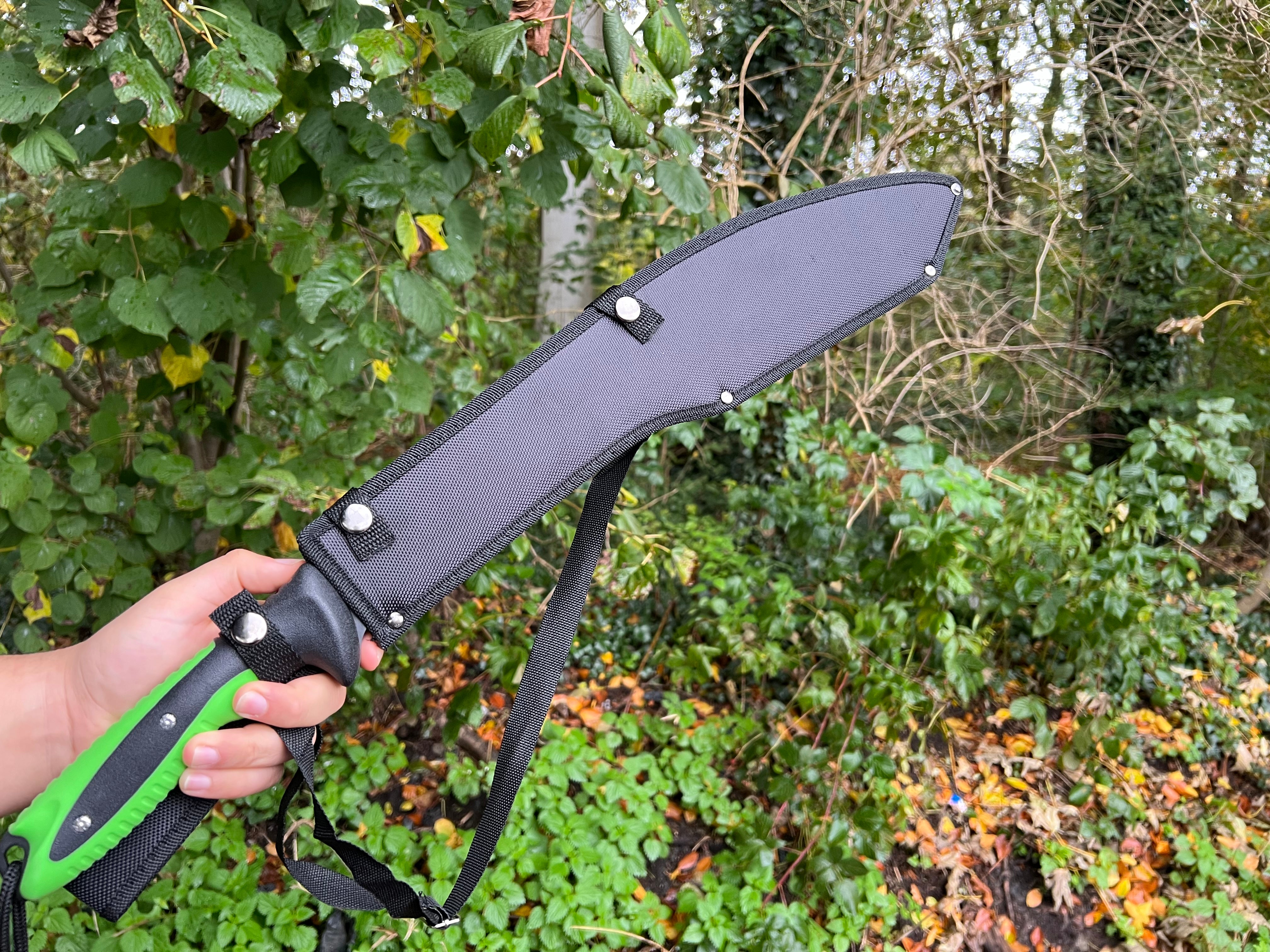 Zombie Dead Machete – Überlebenswerkzeug mit 460mm Klinge, Rostfreier Stahl, Gummiertem Griff und Nylon-Scheide