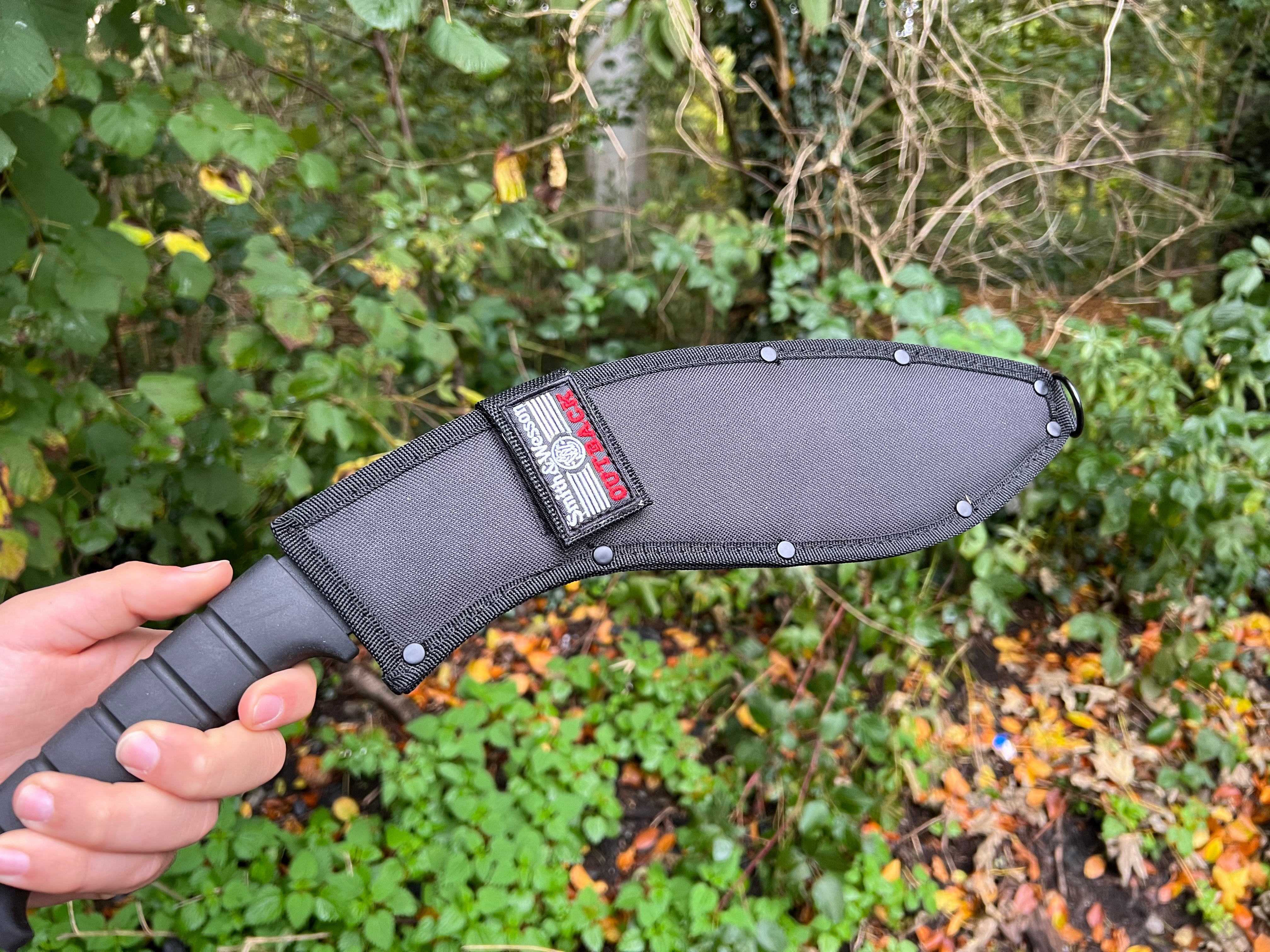 Smith & Wesson Outback Kukri – Robustes Buschmesser mit Sicherem Grip und Nylon-Scheide