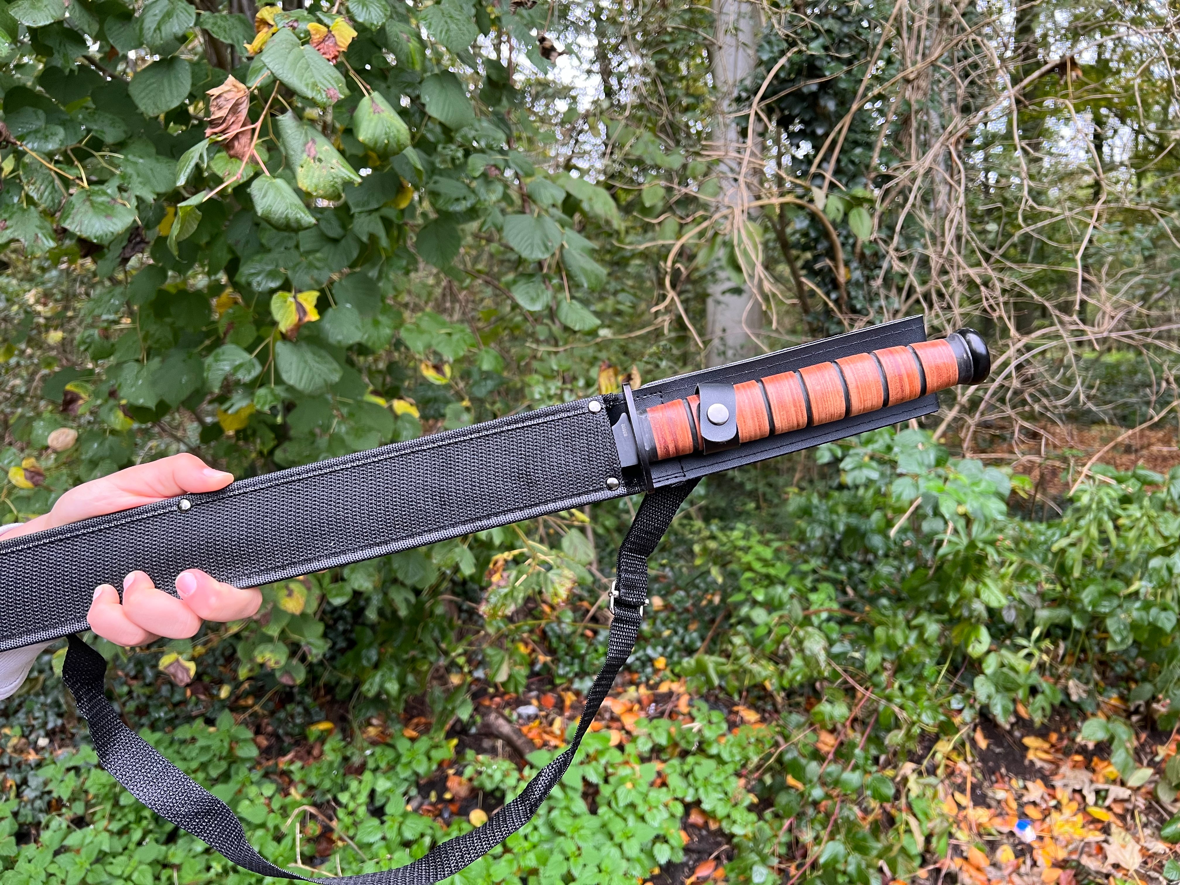 Elegantes Ninjaschwert mit Authentischer Lederwicklung – Edelstahlklinge und Stylische Nylon-Scheide