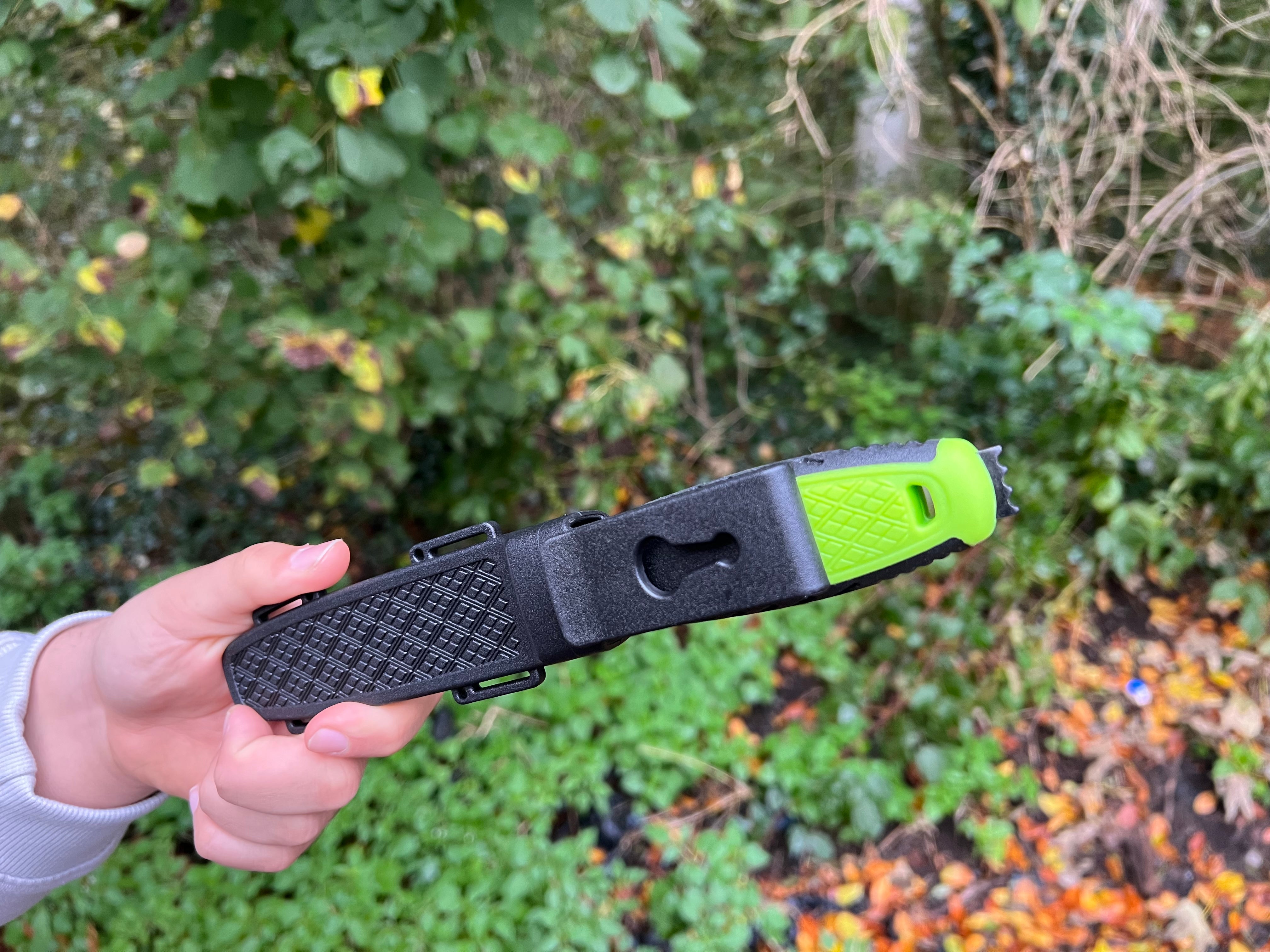 Taktisches Gürtelmesser mit schwarzer Edelstahlklinge und Polymer-Scheide