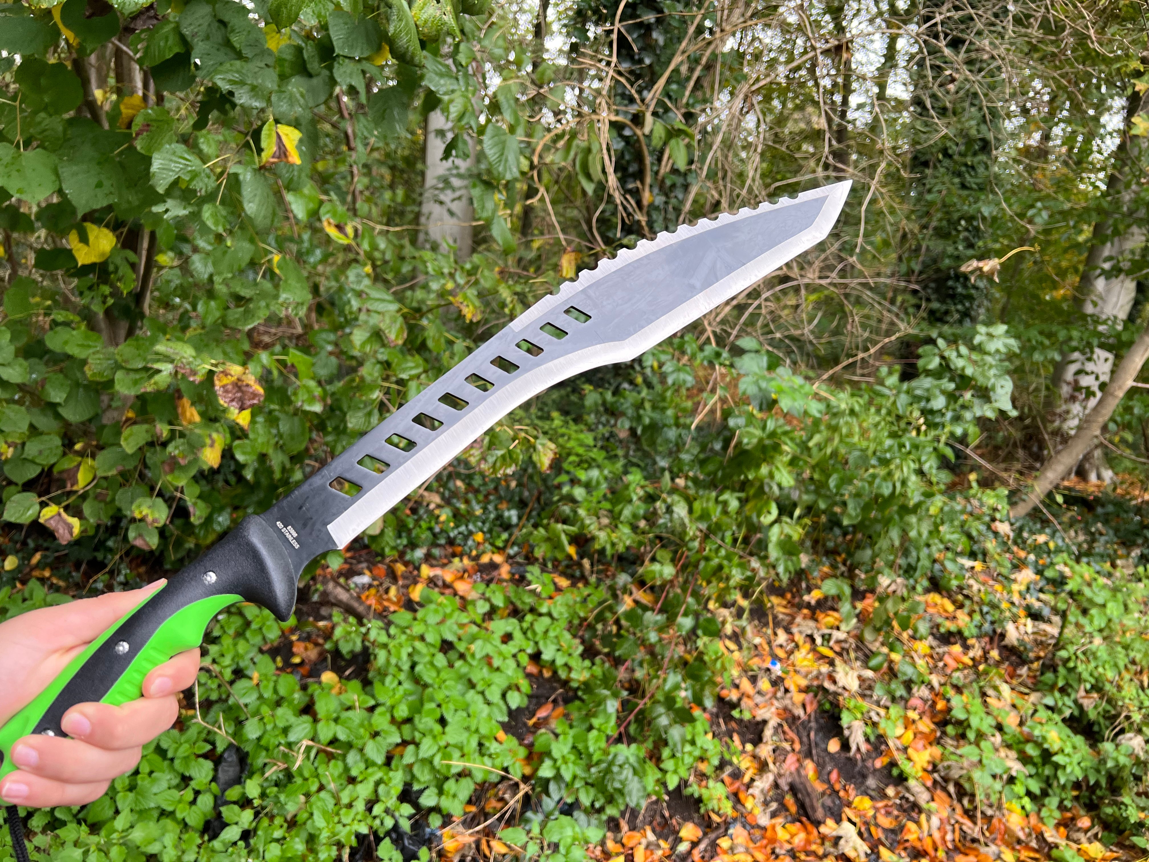 Zombie Dead Machete – Überlebenswerkzeug mit 460mm Klinge, Rostfreier Stahl, Gummiertem Griff und Nylon-Scheide
