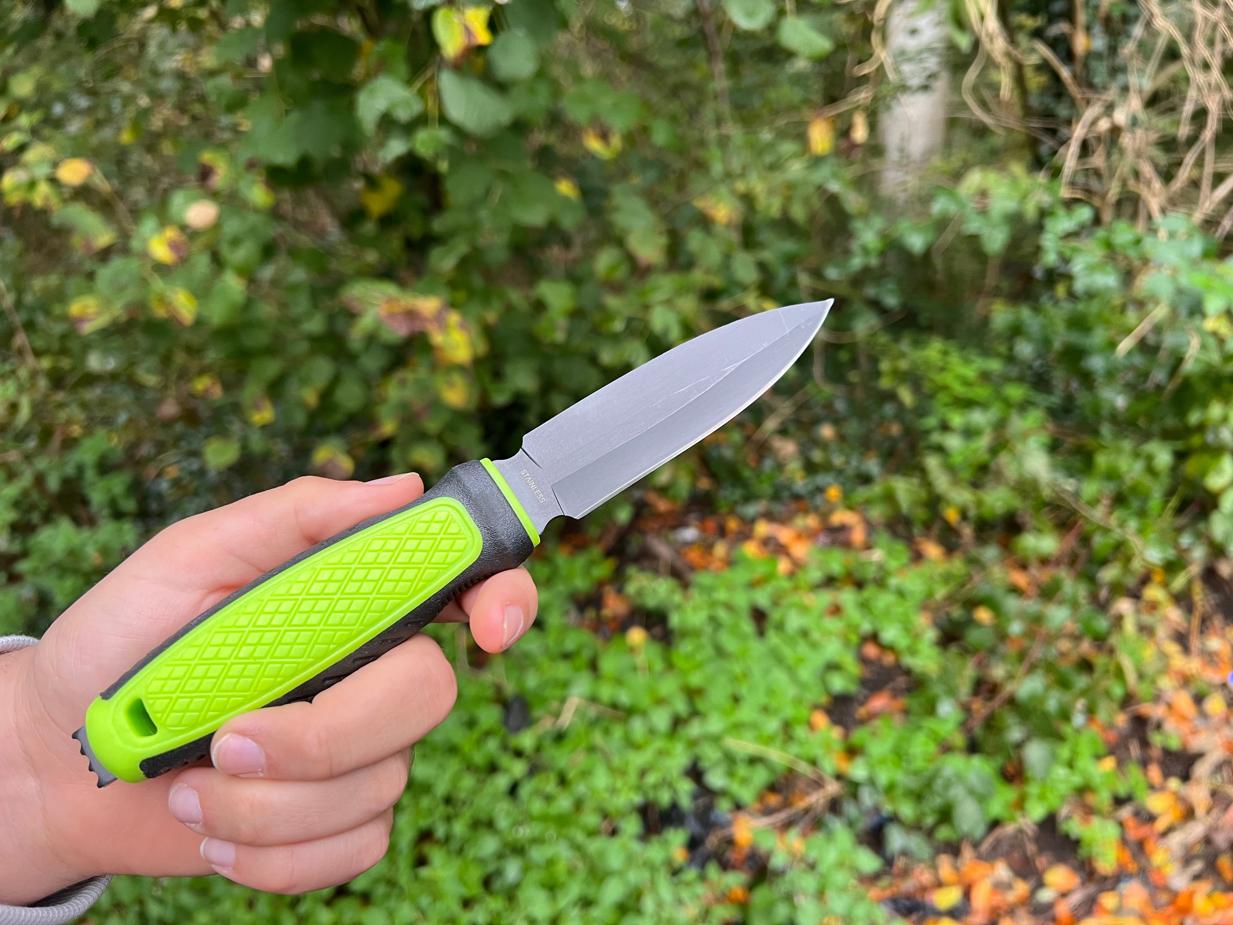 Taktisches Gürtelmesser mit schwarzer Edelstahlklinge und Polymer-Scheide