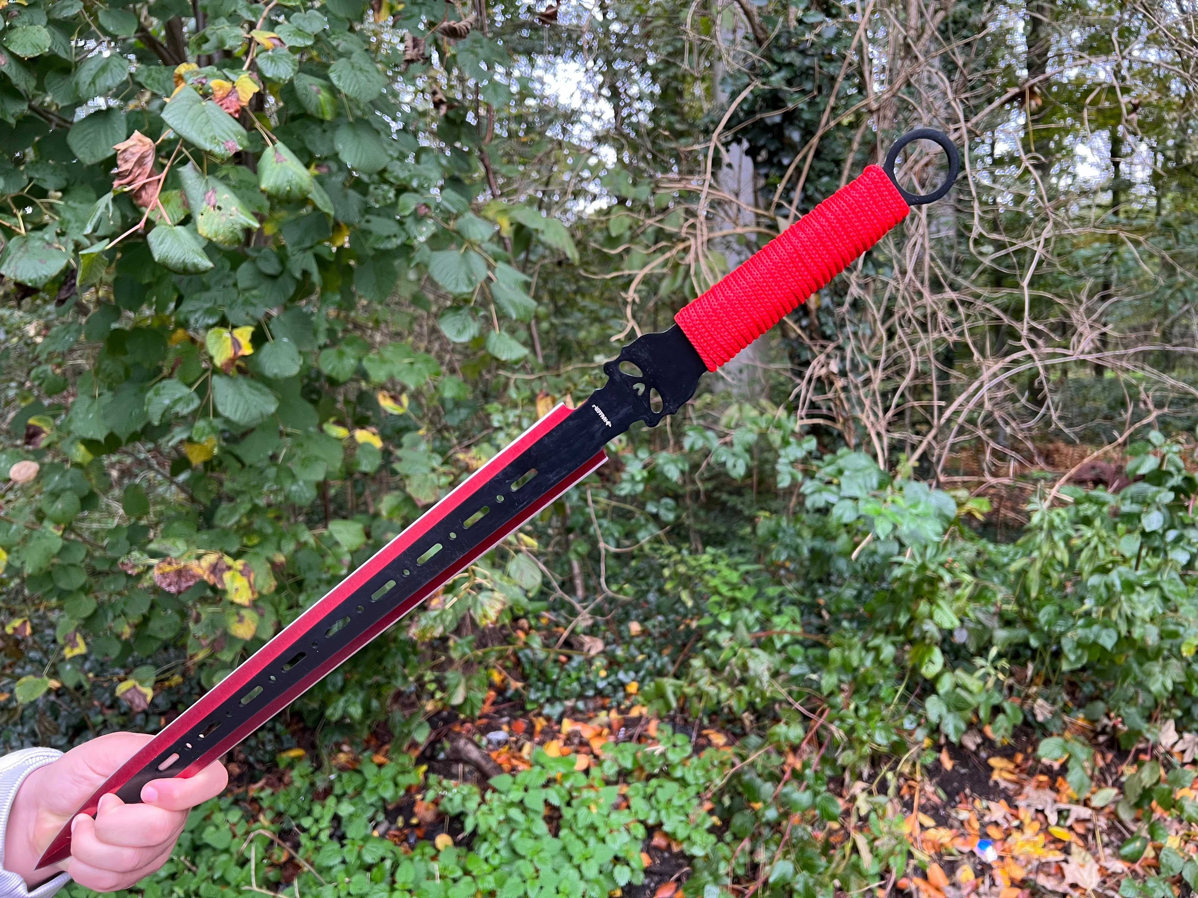 Rückenschwert "Red Shadow" mit integrierten Wurfdolchen – Elegantes Kombinationskampfset