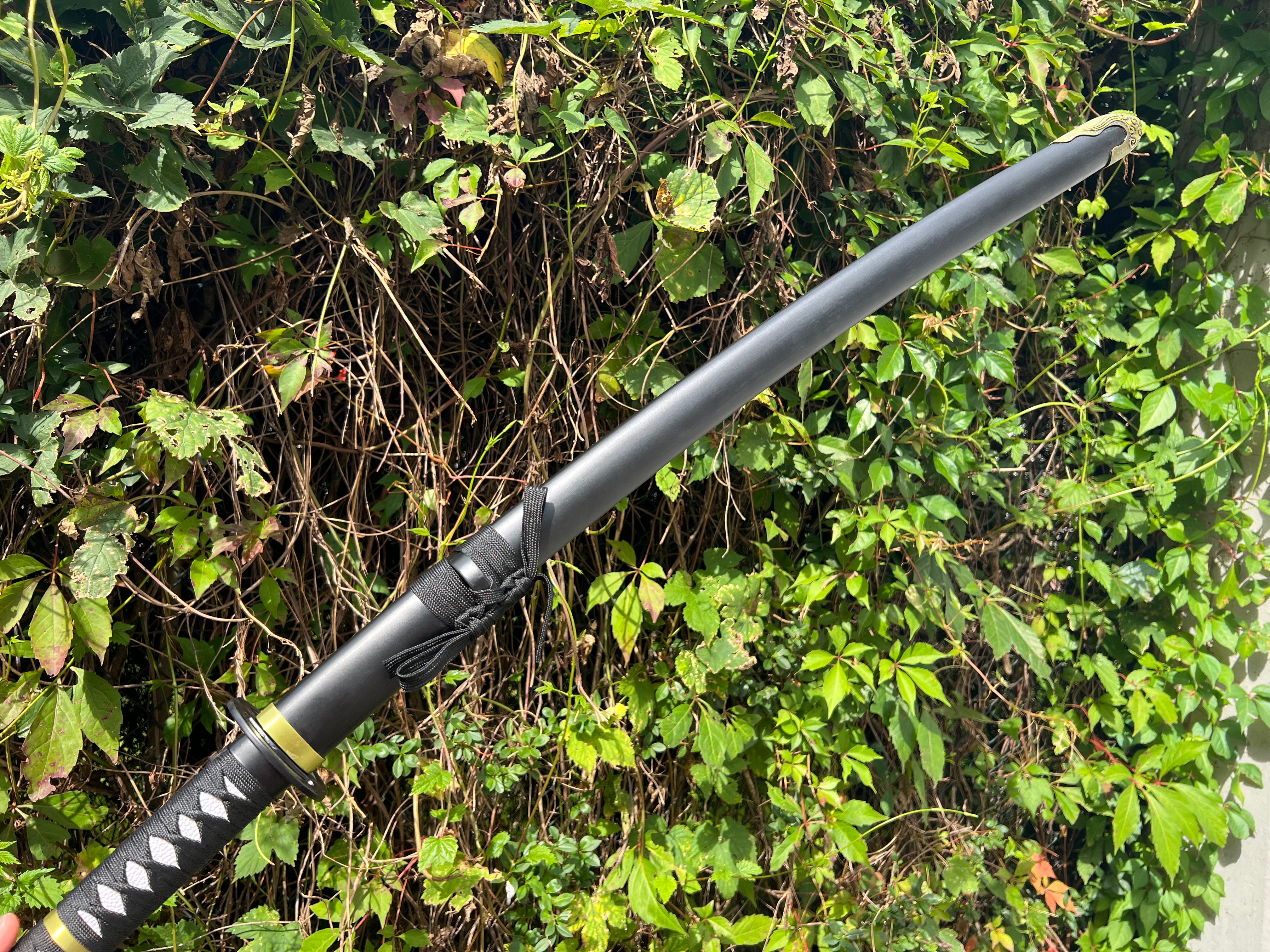 Dekorative Katana mit Carbonstahlklinge - Meisterwerk der Ästhetik