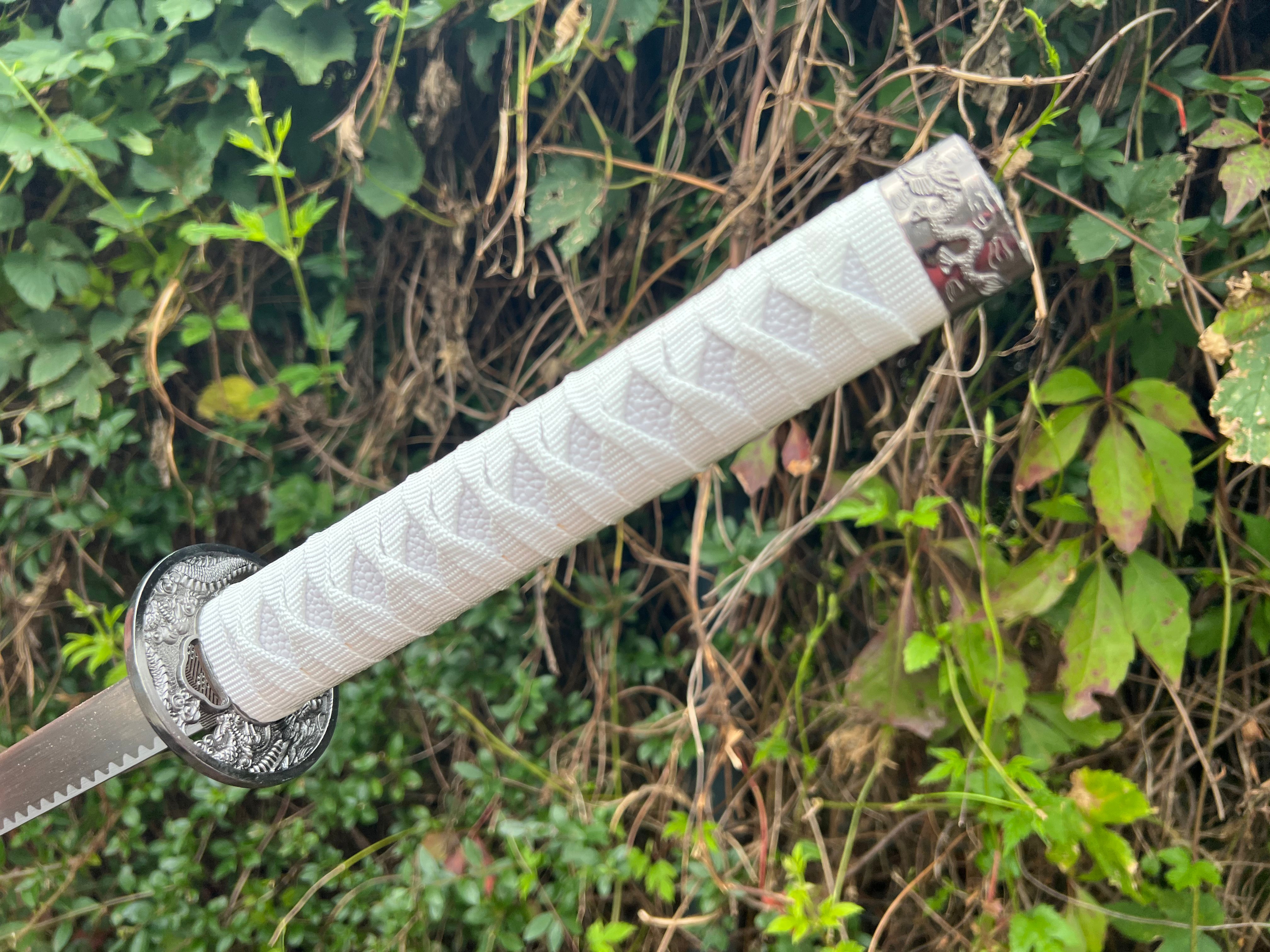 Katana in weiß mit Drachenmuster