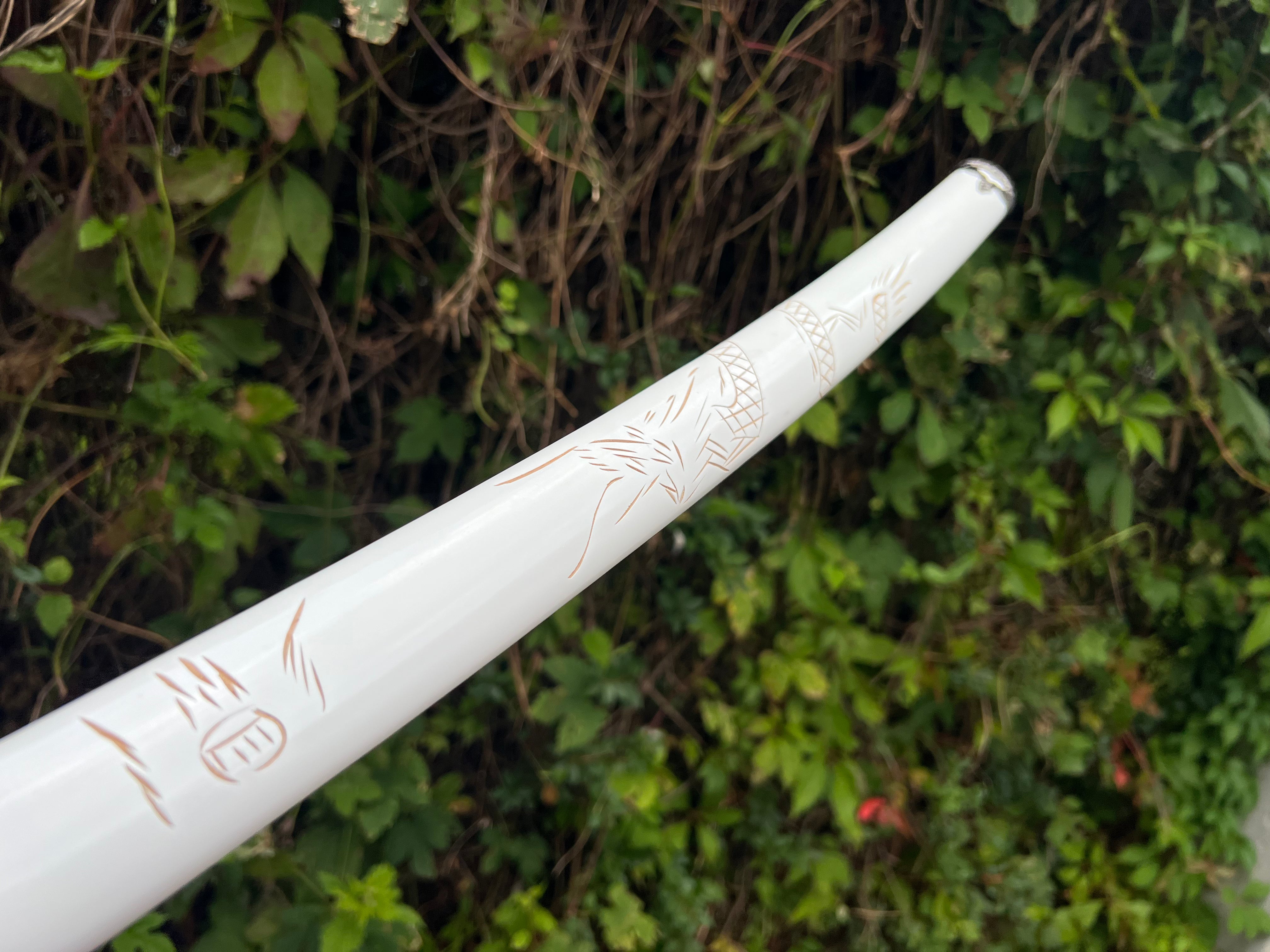 Katana in weiß mit Drachenmuster