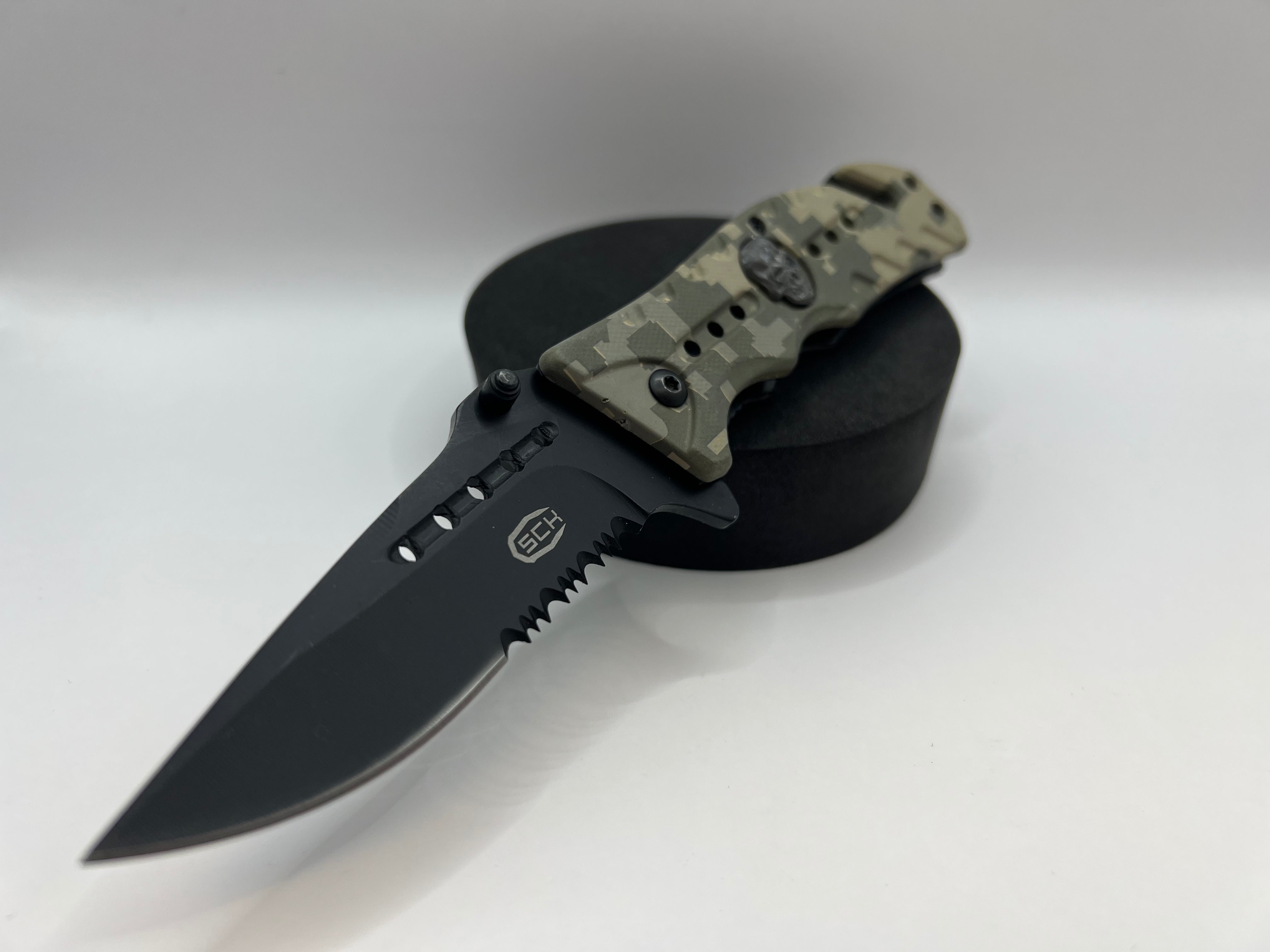 Taschenklappmesser mit Federunterstützung und Gurtschneider (CW-K860)