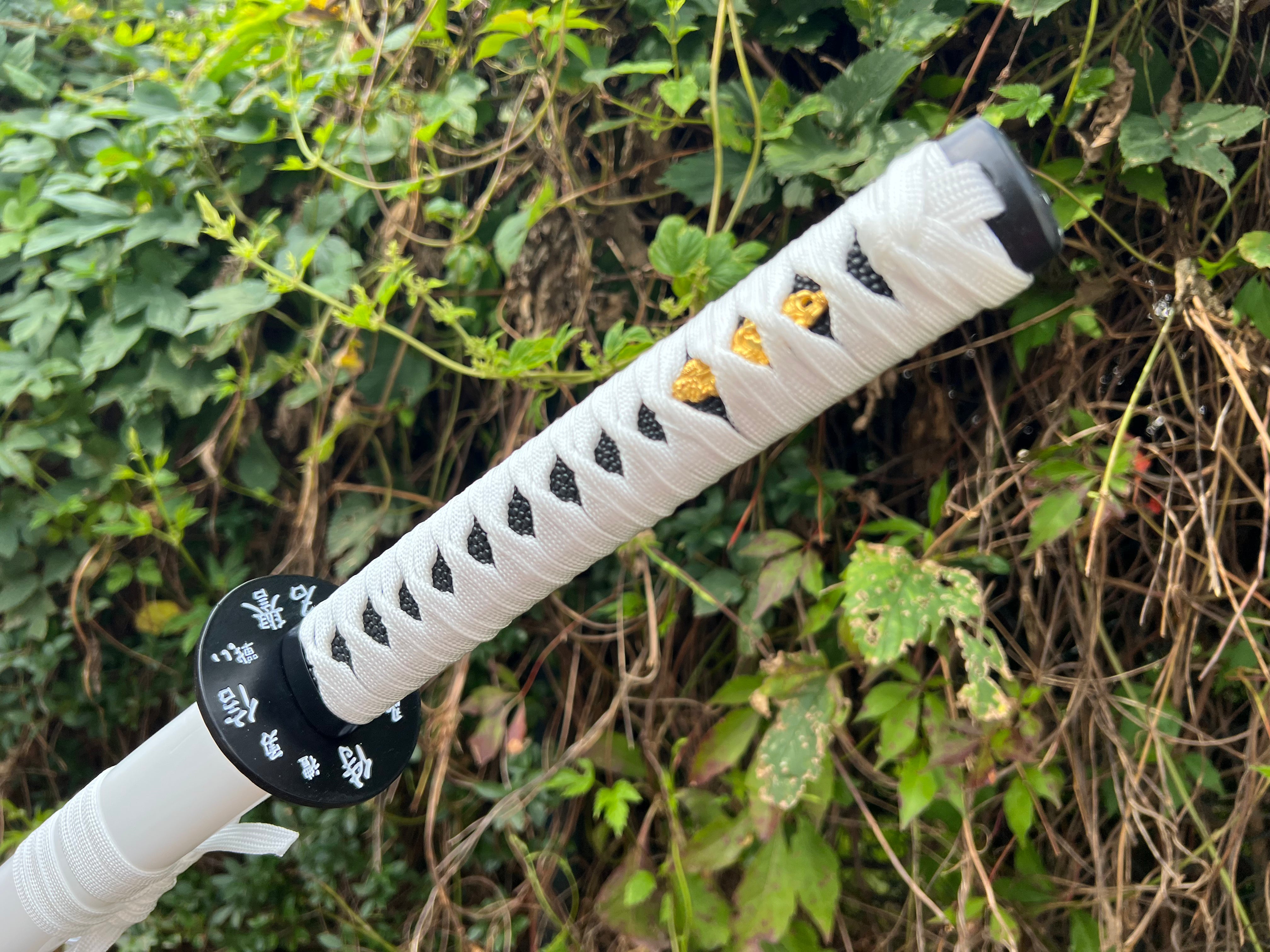 Katana mit Weißer Scheide - Eleganz und Stil in einem Schwert