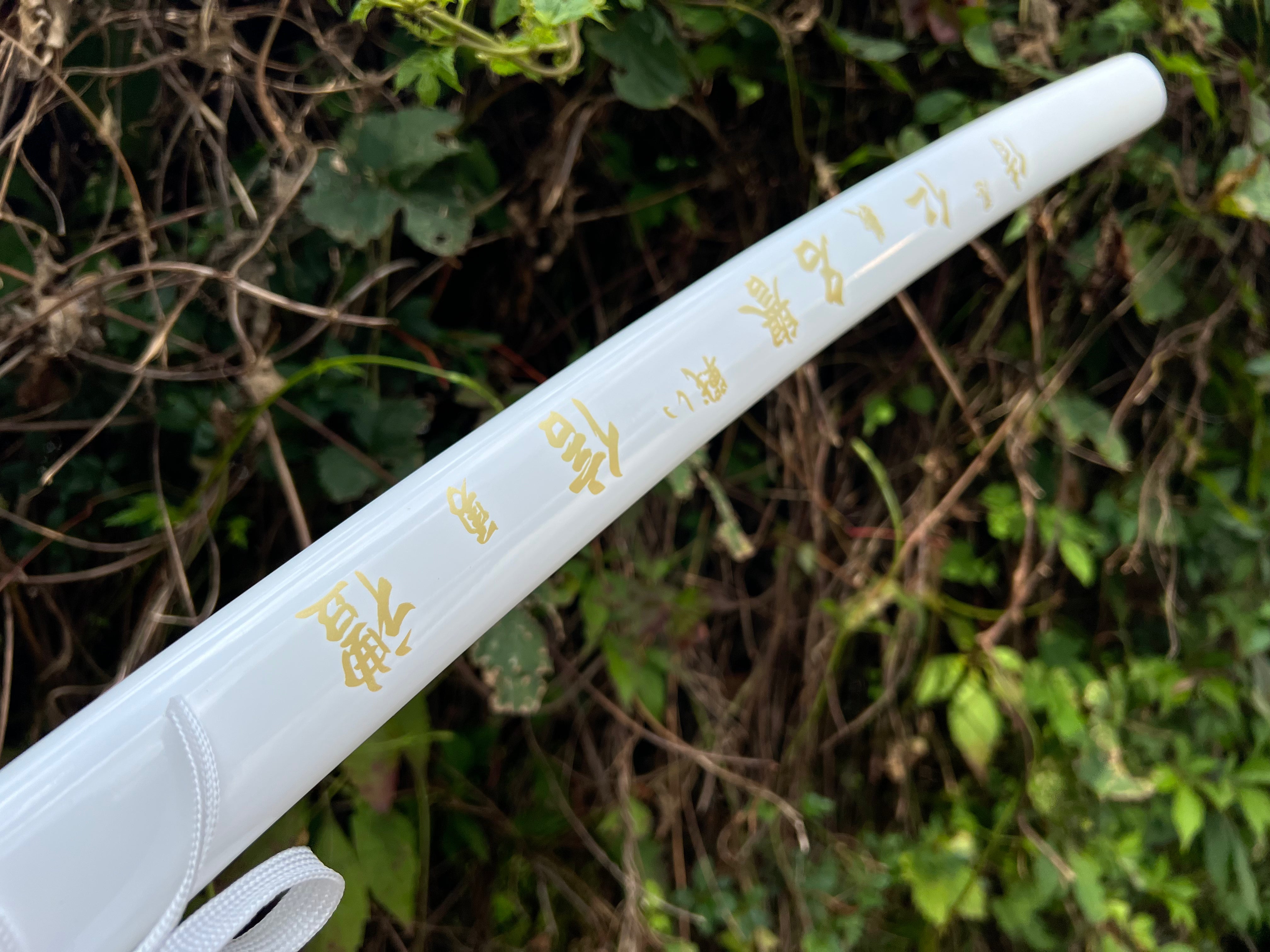 Katana mit Weißer Scheide - Eleganz und Stil in einem Schwert