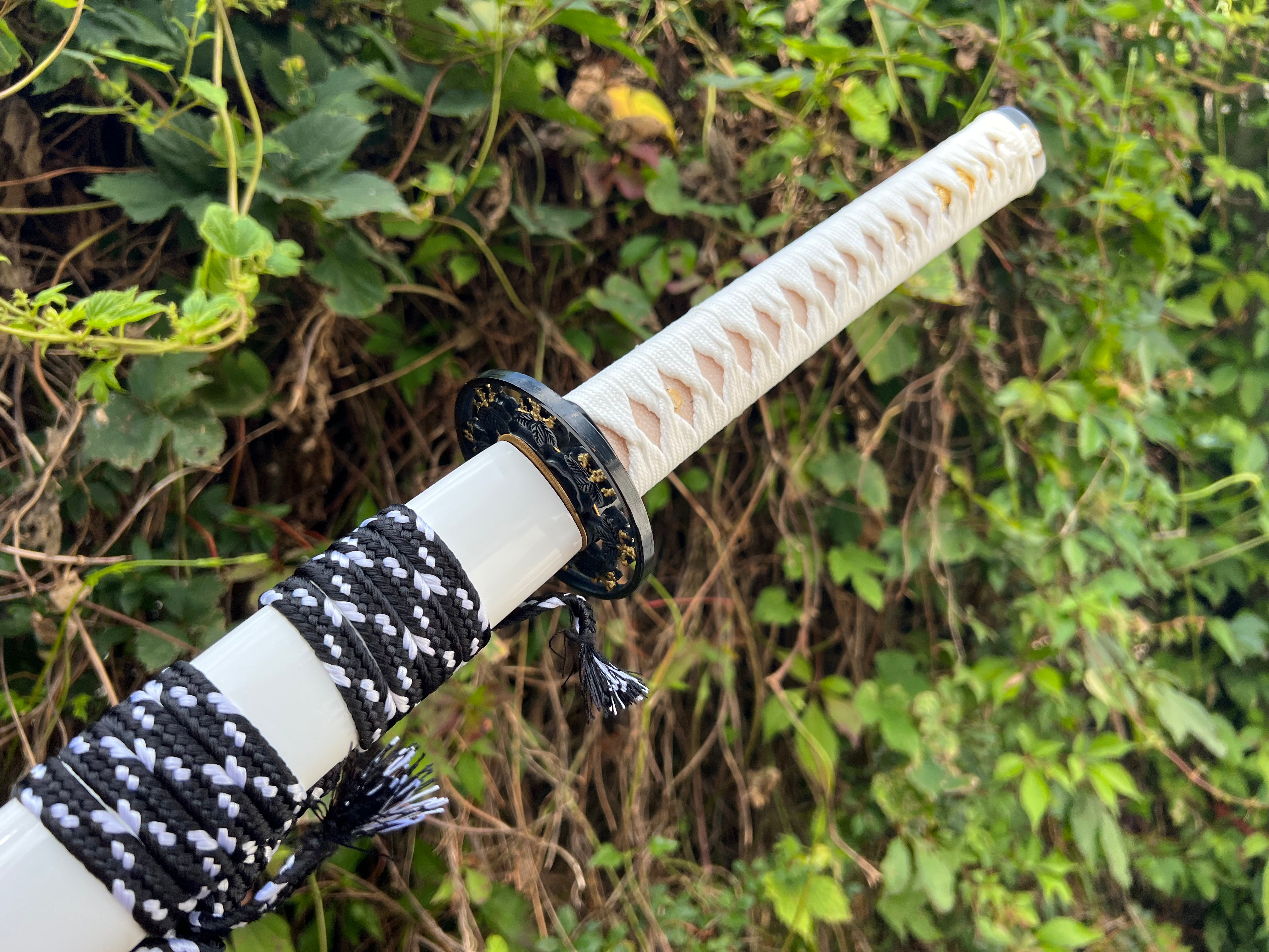 John Lee Shiro Katana - Eleganz in Weiß (White Bride Katana)(Kampfbereit und Handgeschmiedet)