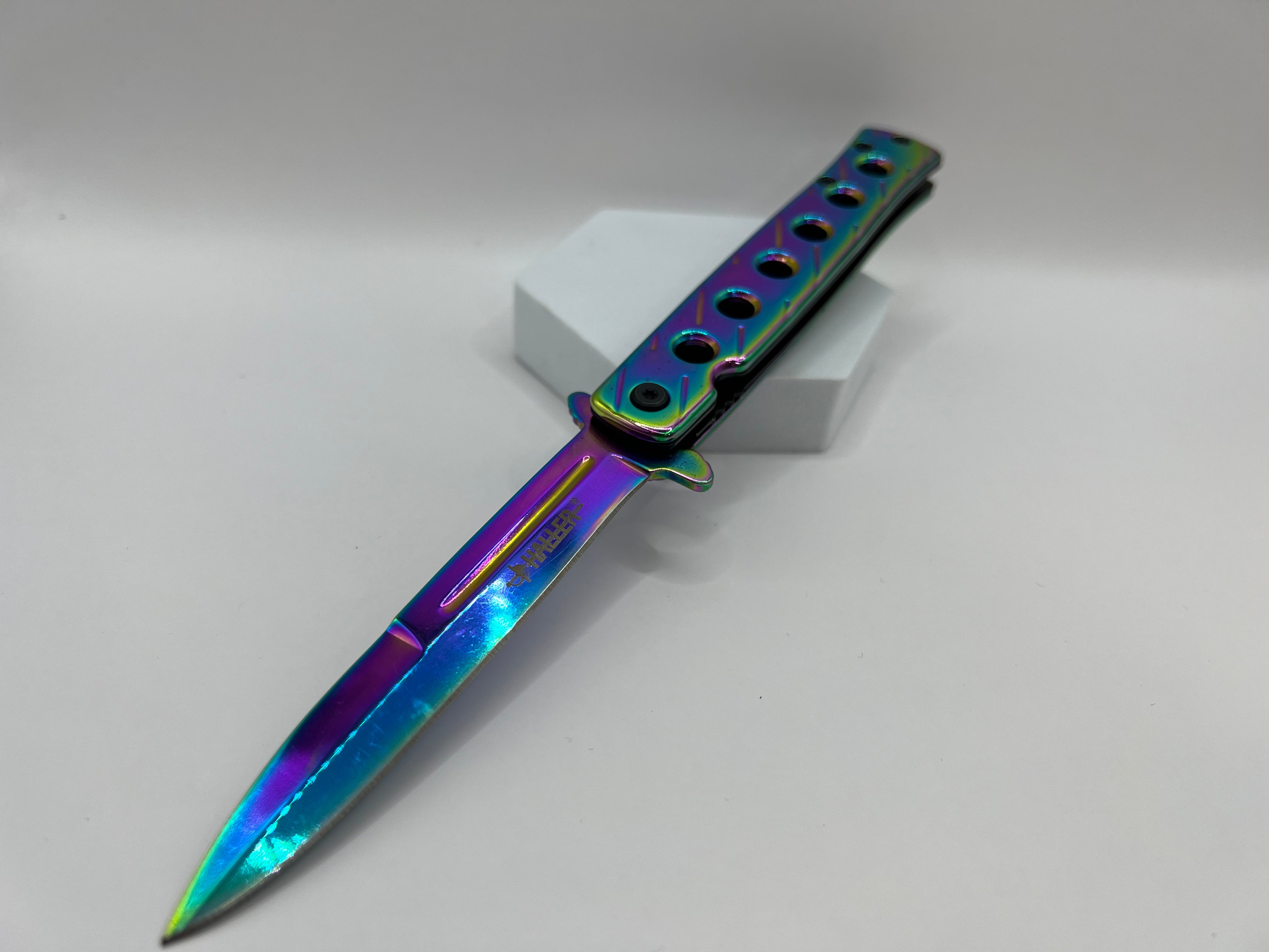 Stiletto Rainbow - Ein farbenfrohes Taschenmesser mit lebendiger Erscheinung