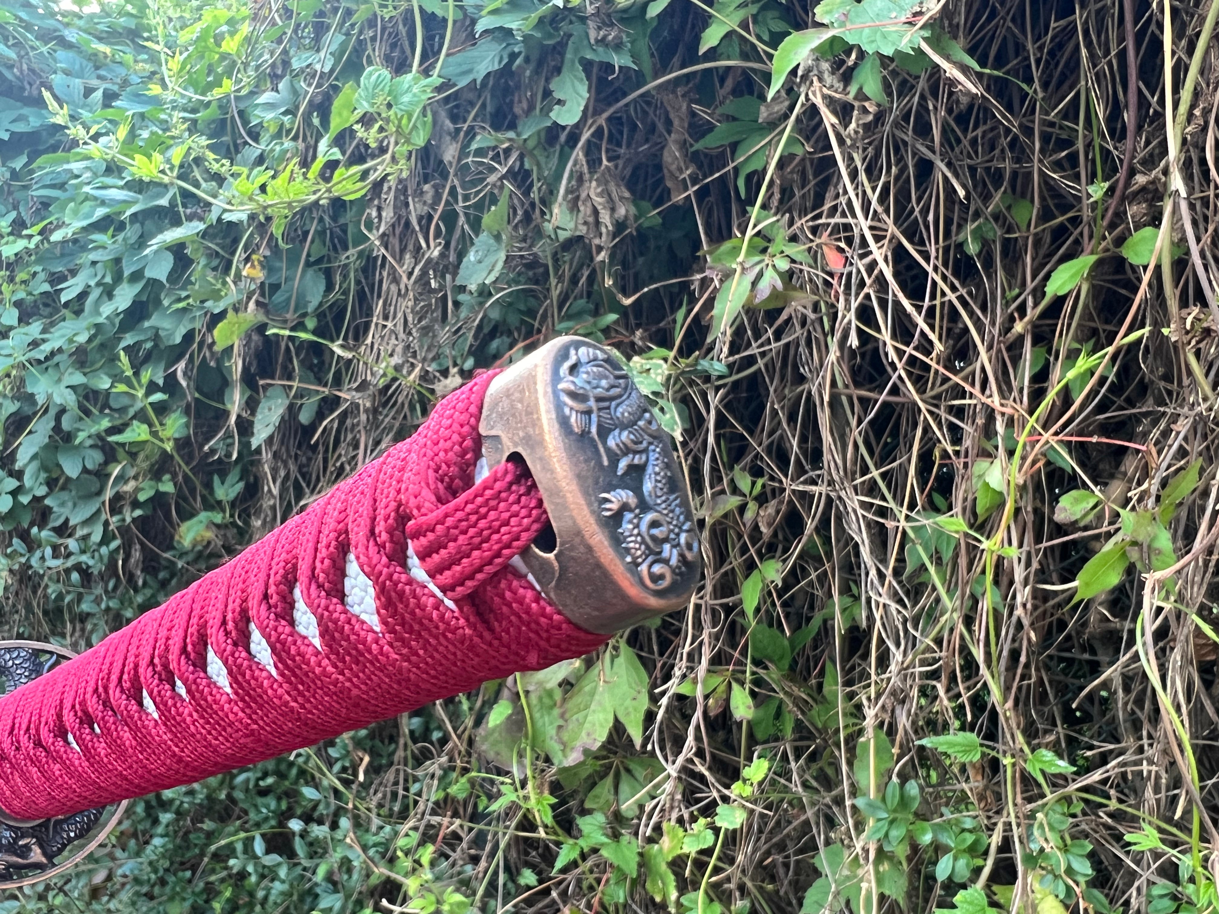 Rotes Katana mir Drachengravur