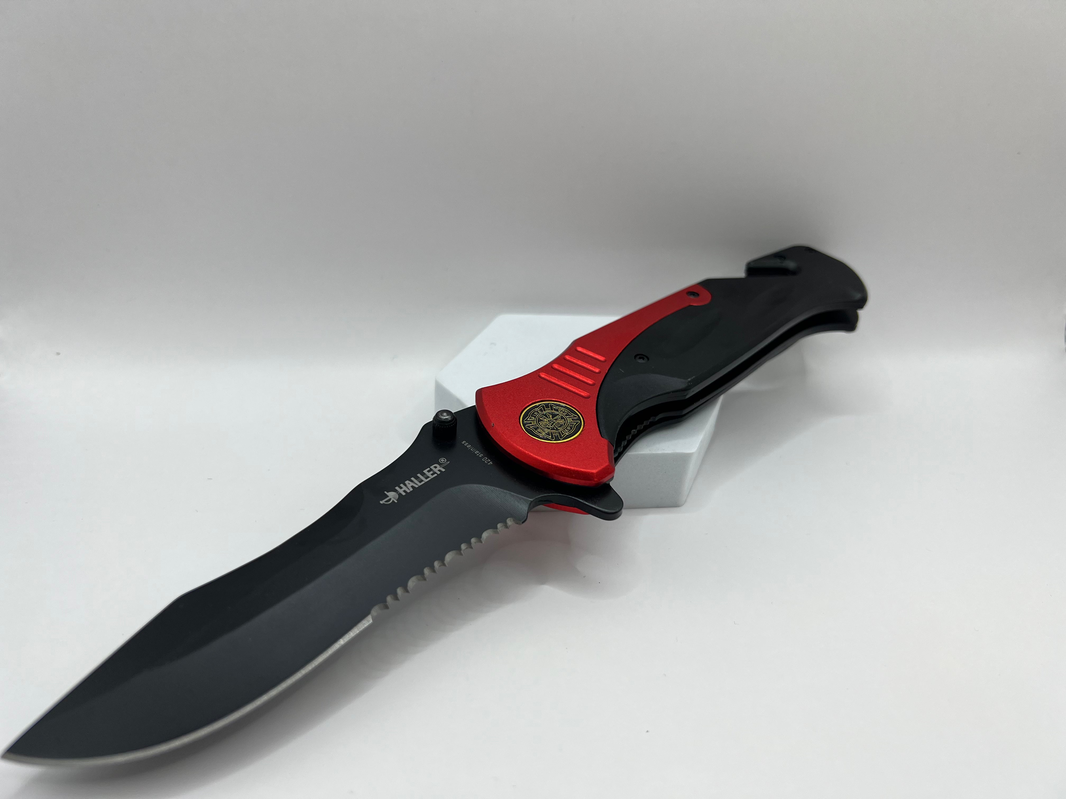 Vielseitiges Schwarz beschichtetes Taschenmesser mit Teilwellenschliff