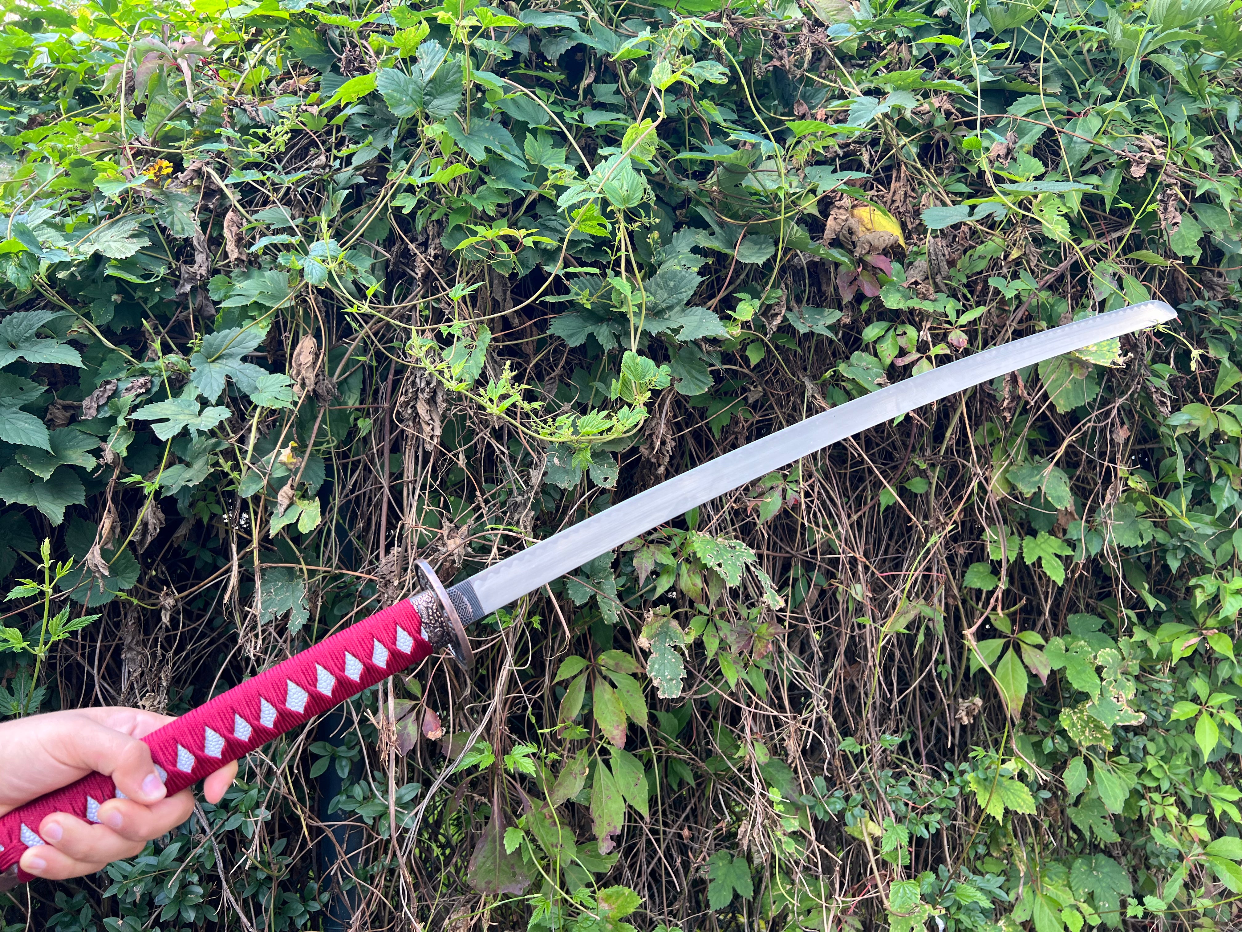 Rotes Katana mir Drachengravur