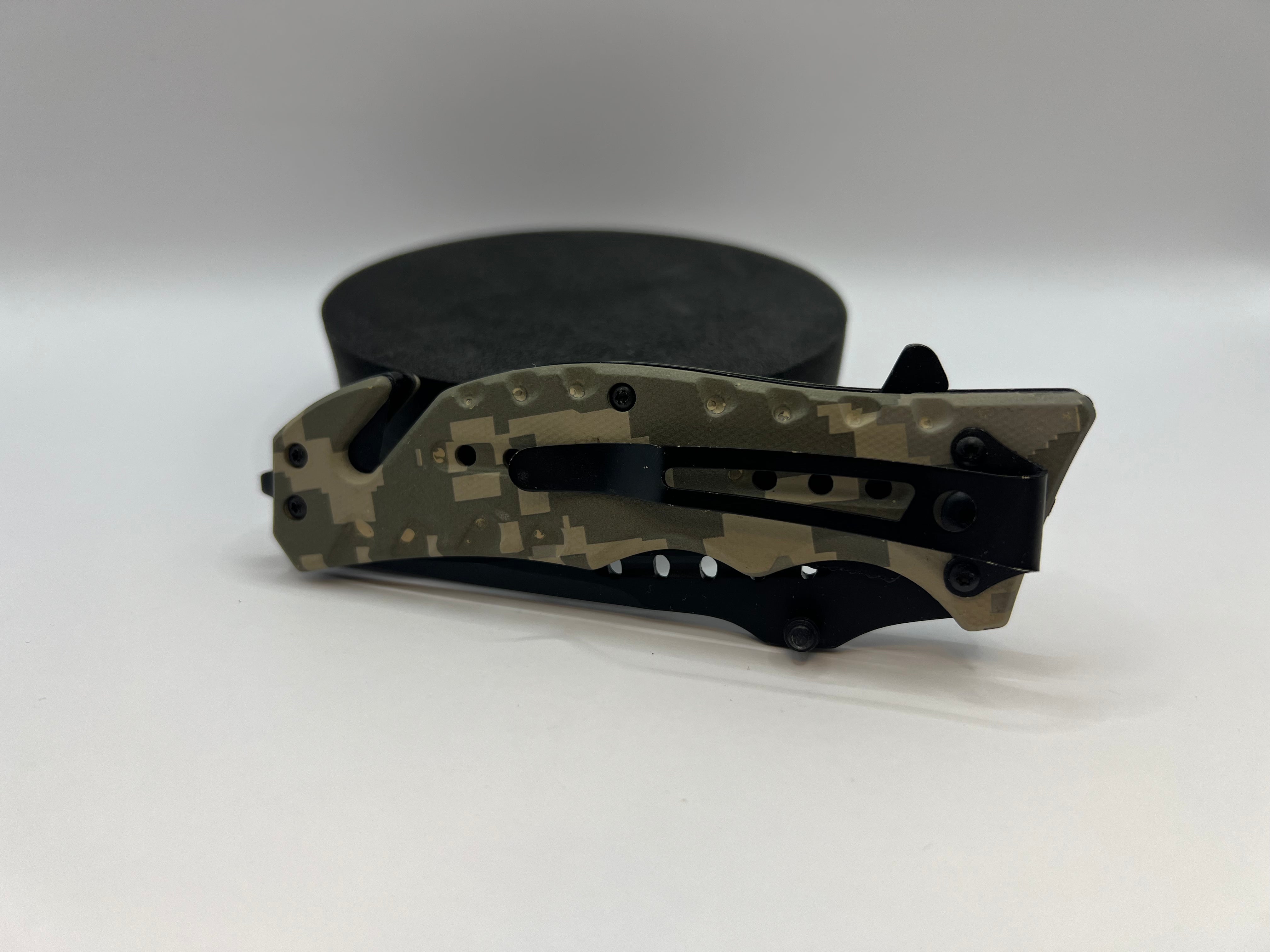 Taschenklappmesser mit Federunterstützung und Gurtschneider (CW-K860)