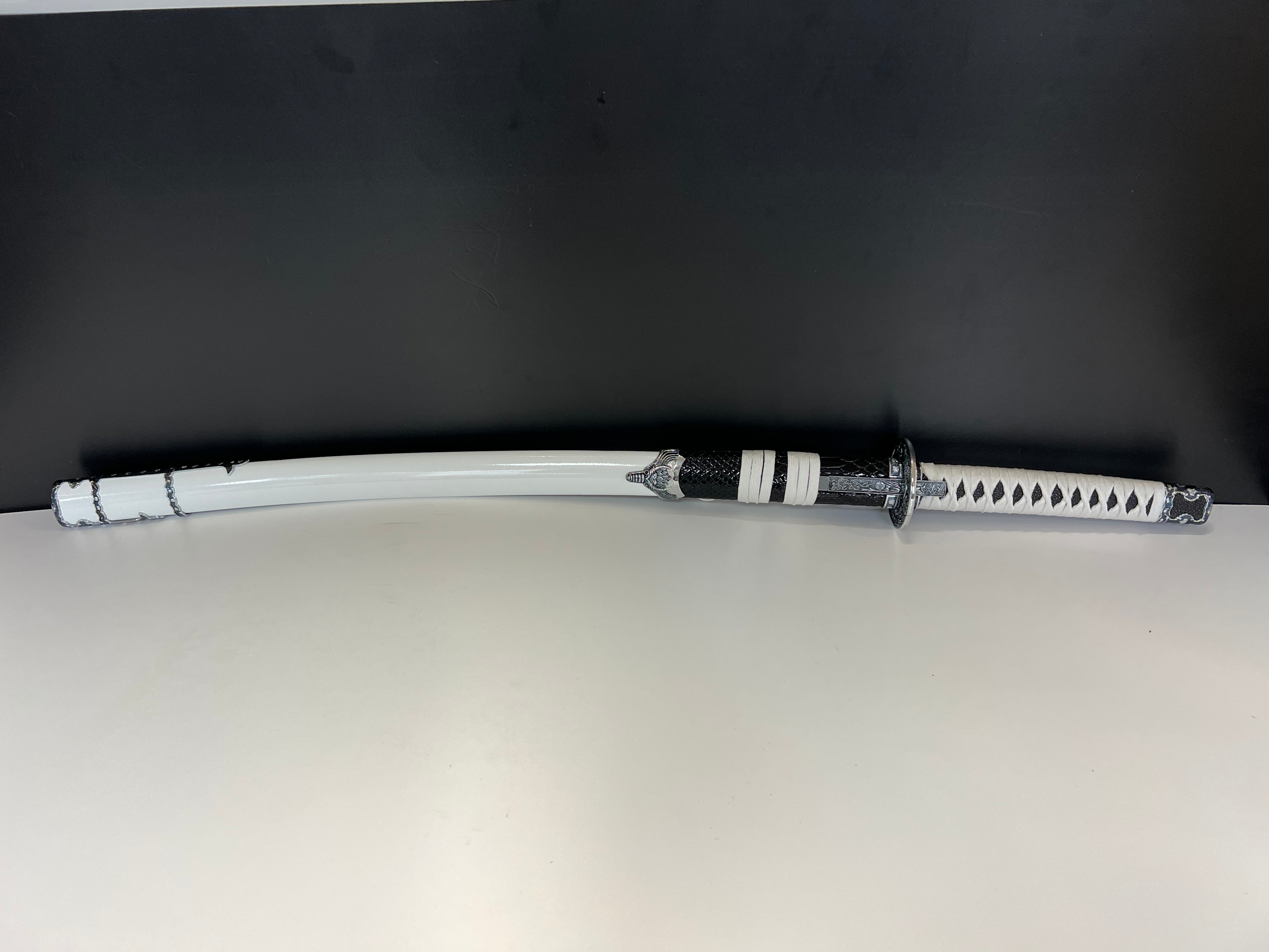 Katana mit Beimessern.