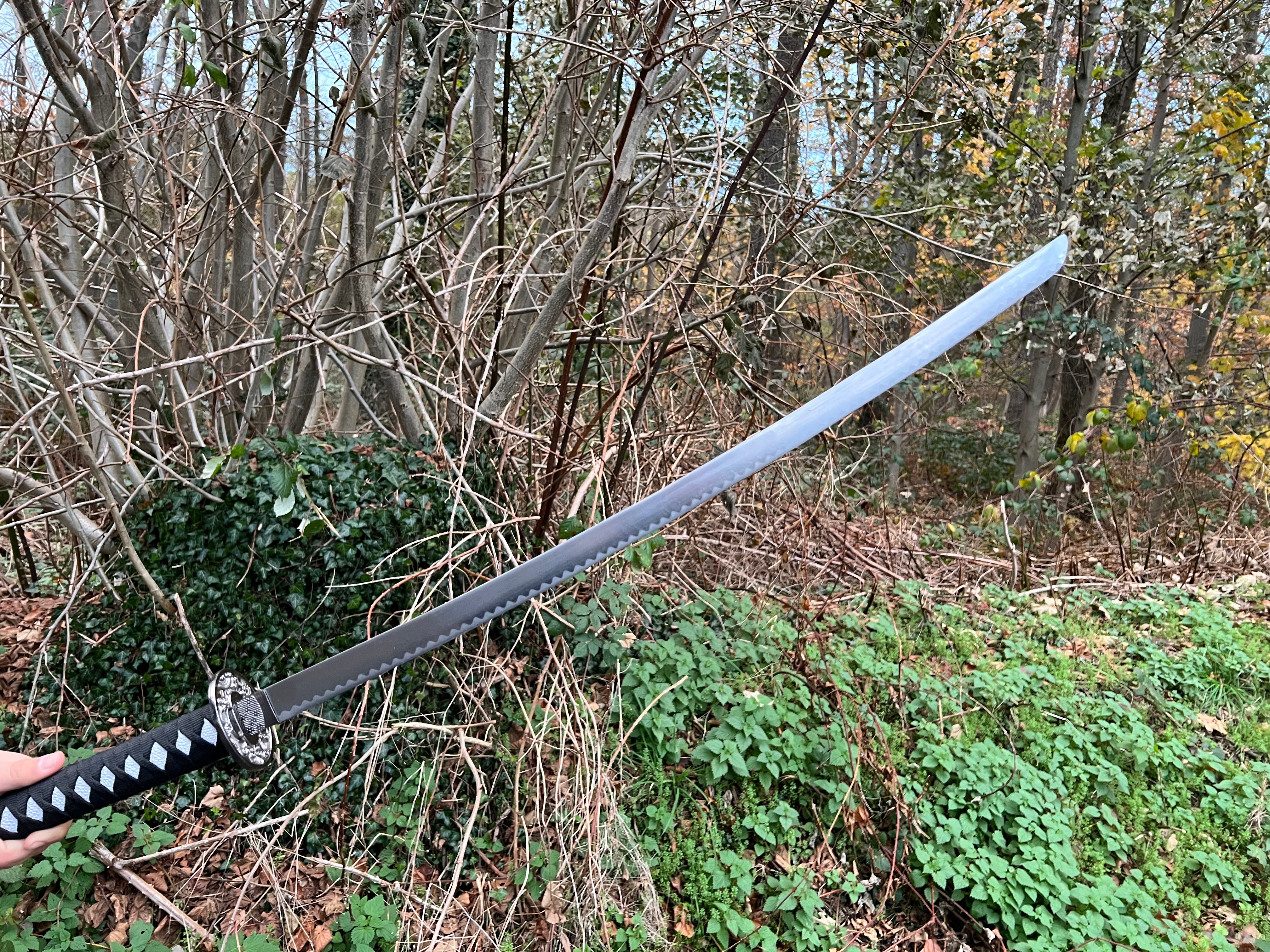 Katana in schwarz mit Drachenmuster