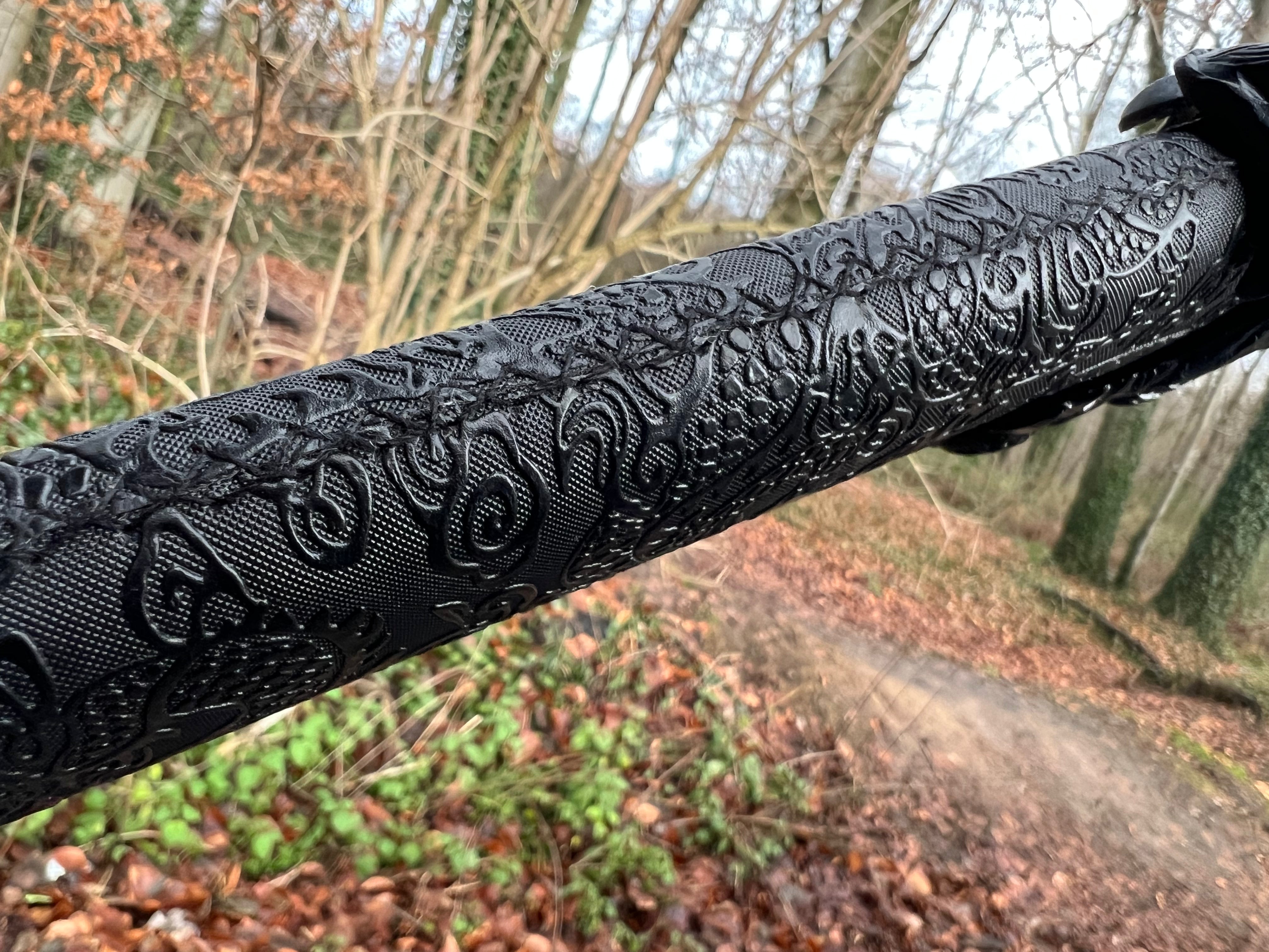 Praktisches handgeschmiedetes Longquanschwert mit Wolfskopf(Schwarz)