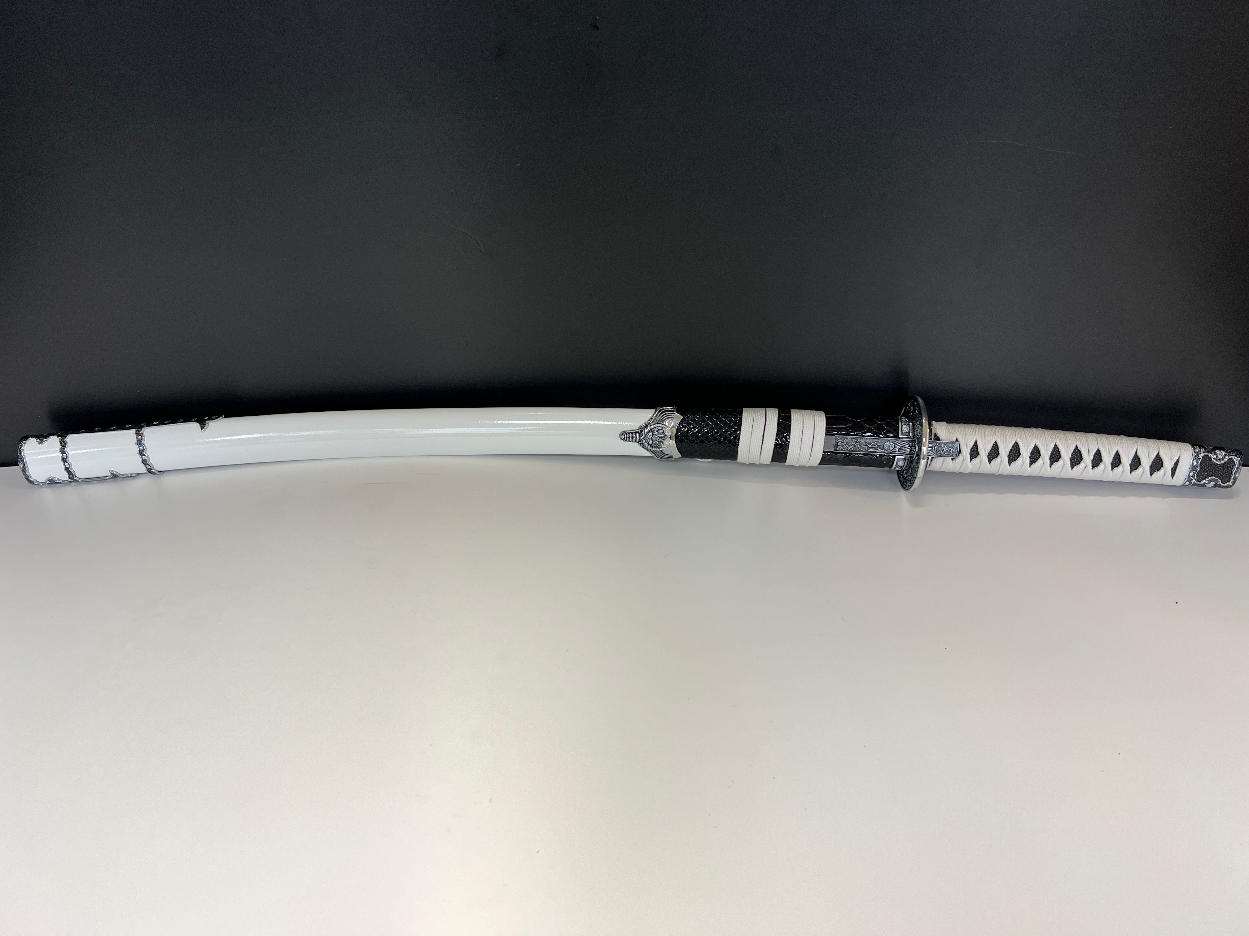 Katana mit Beimessern.