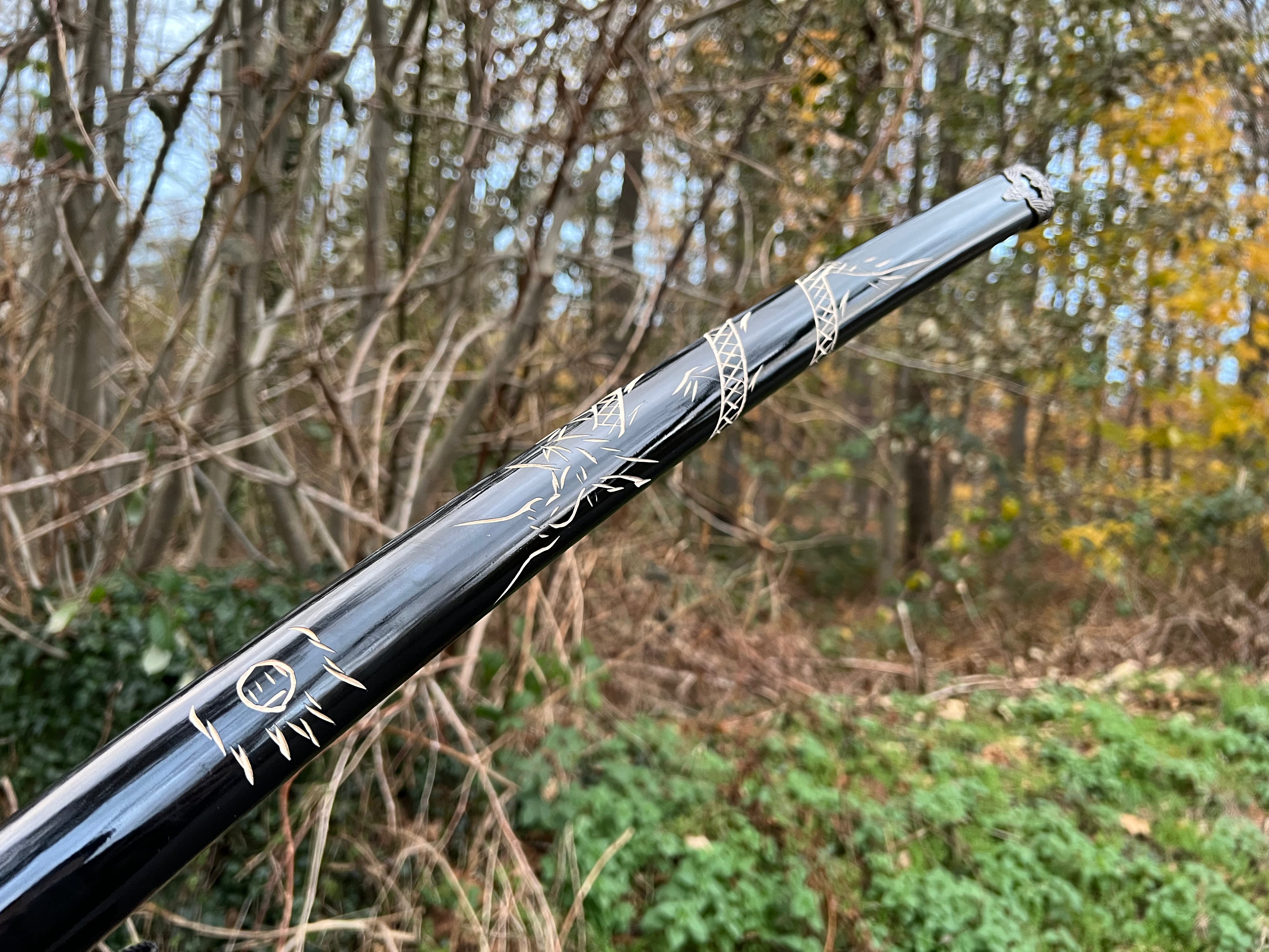 Katana in schwarz mit Drachenmuster