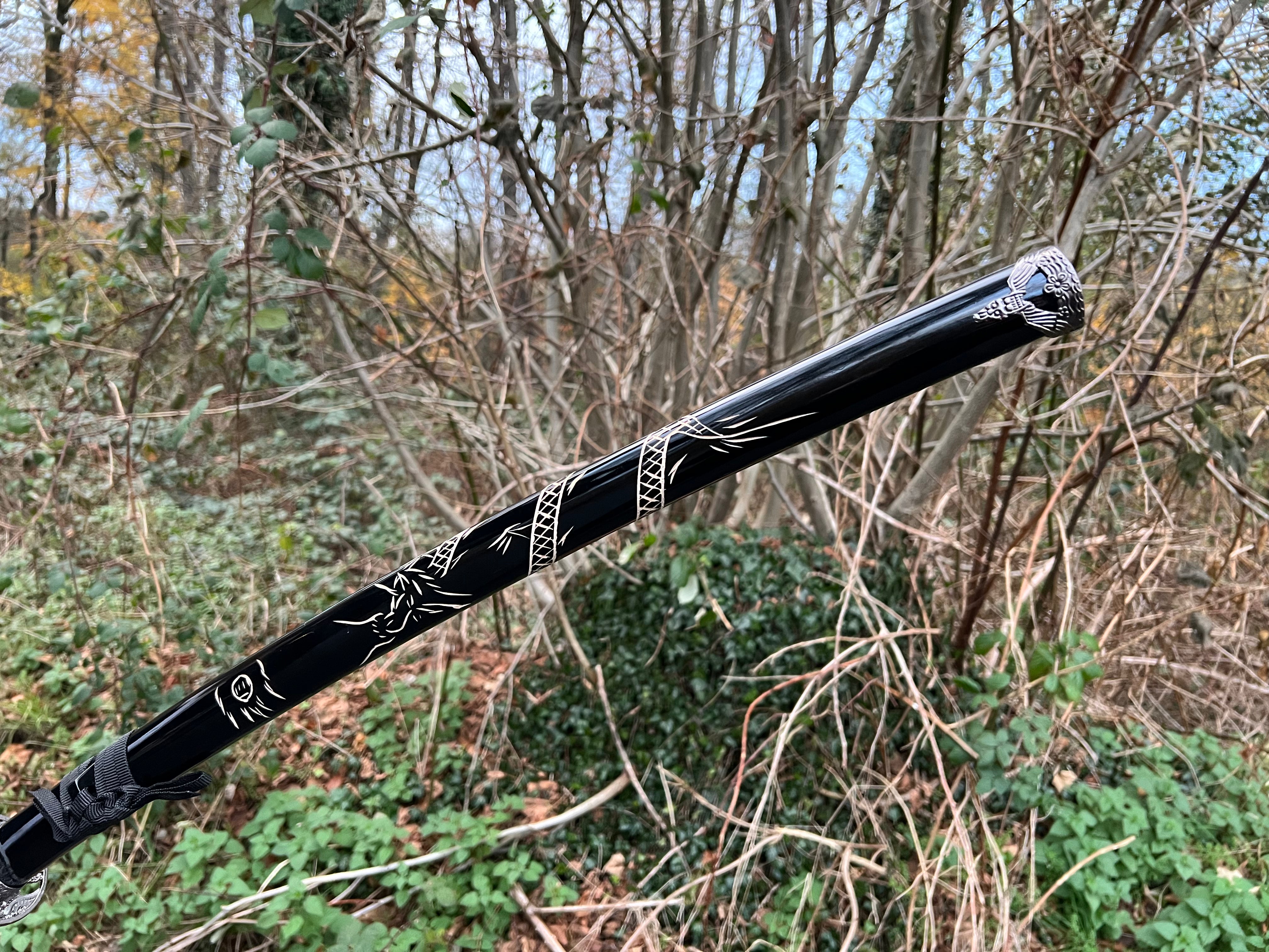 Katana in schwarz mit Drachenmuster