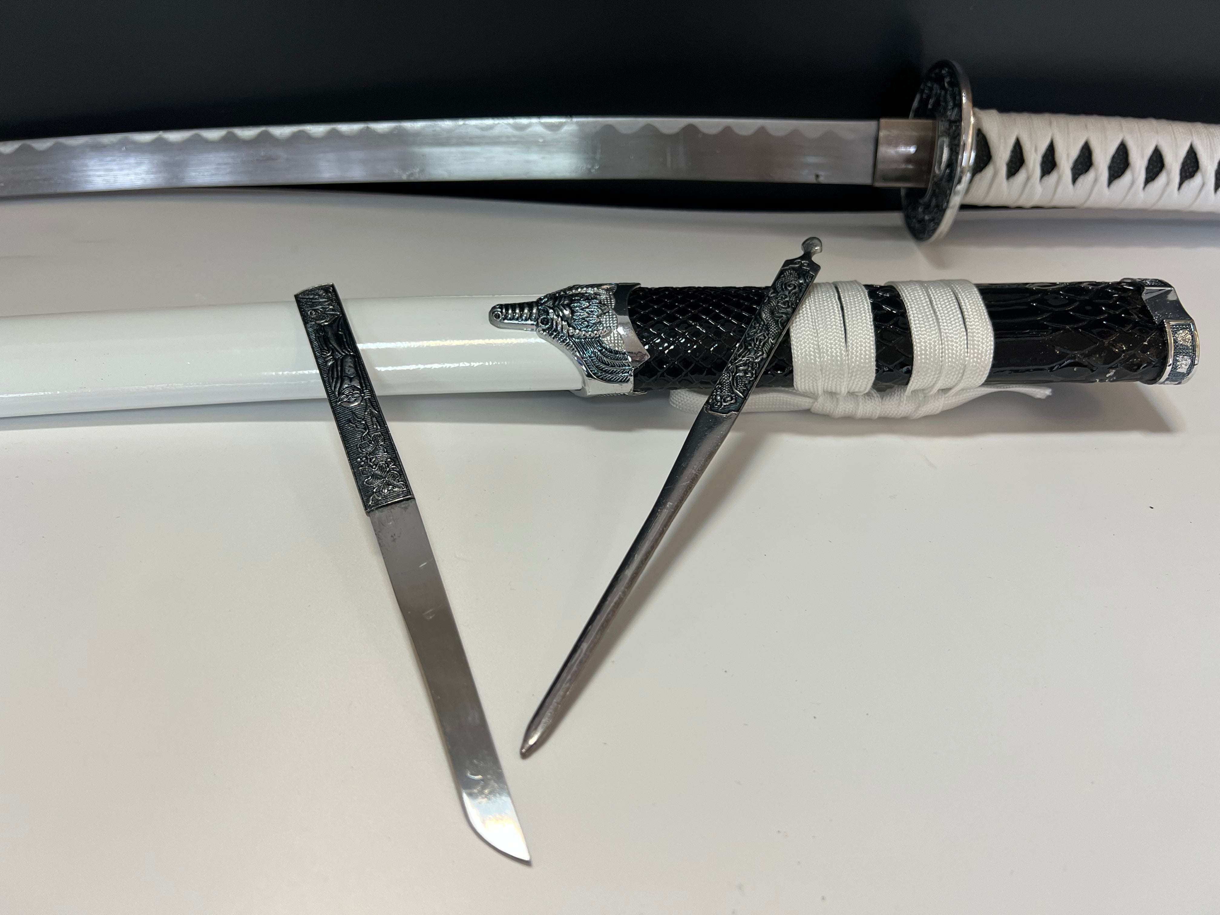 Katana mit Beimessern.