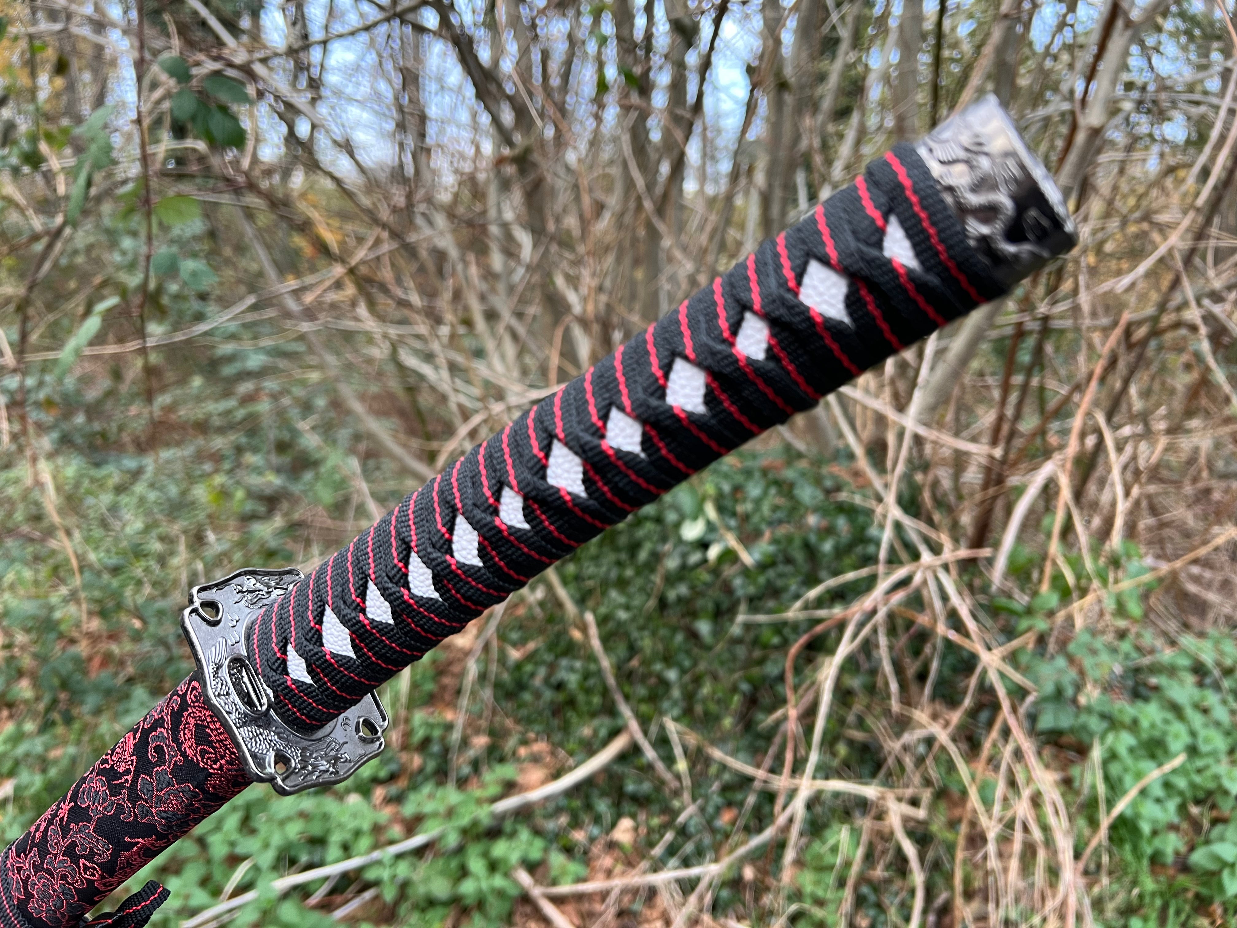 Deko Katana mit roter Ummantlung
