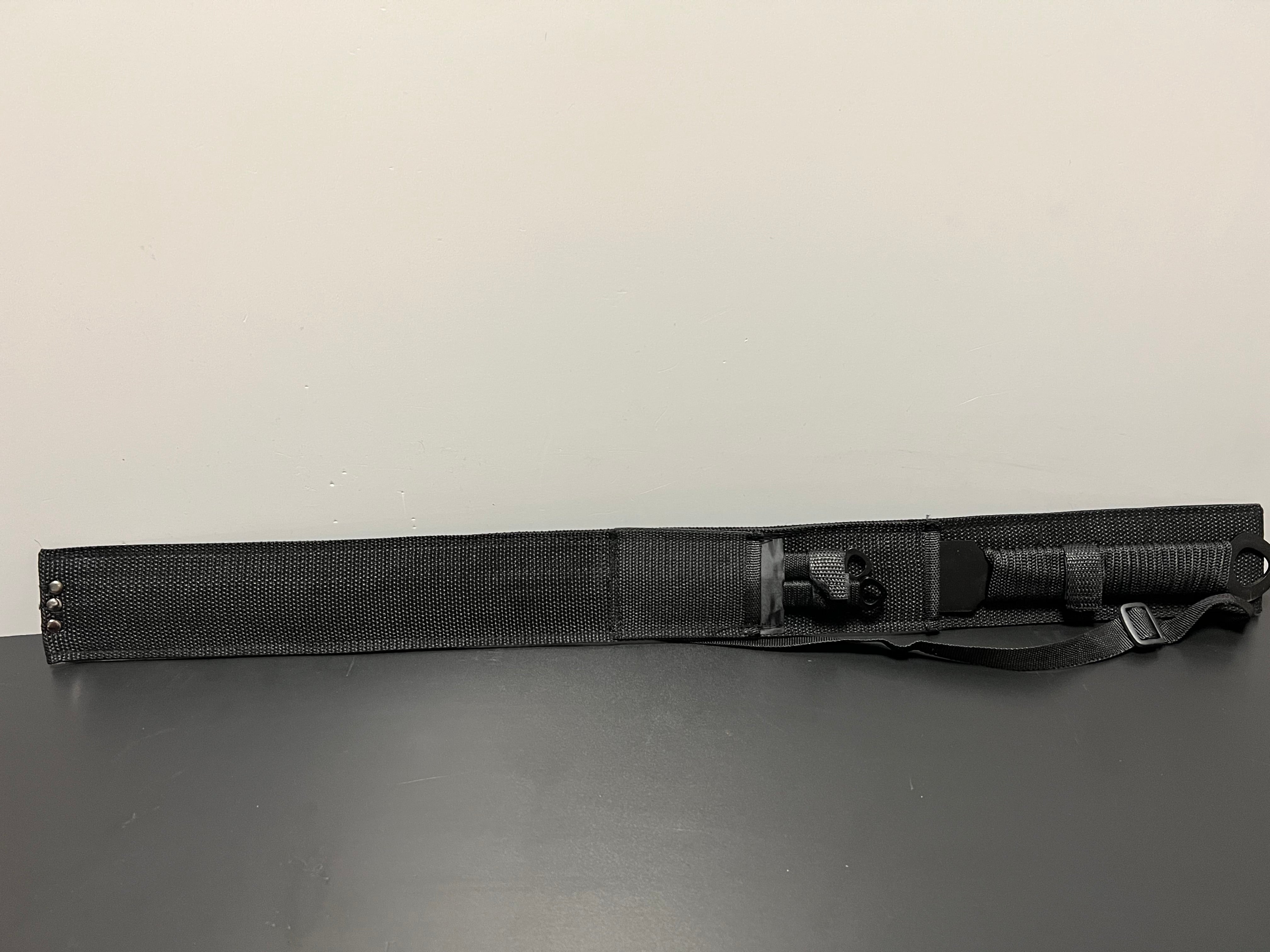 Blaues Rückenschwert mit 2 Wurfmessern