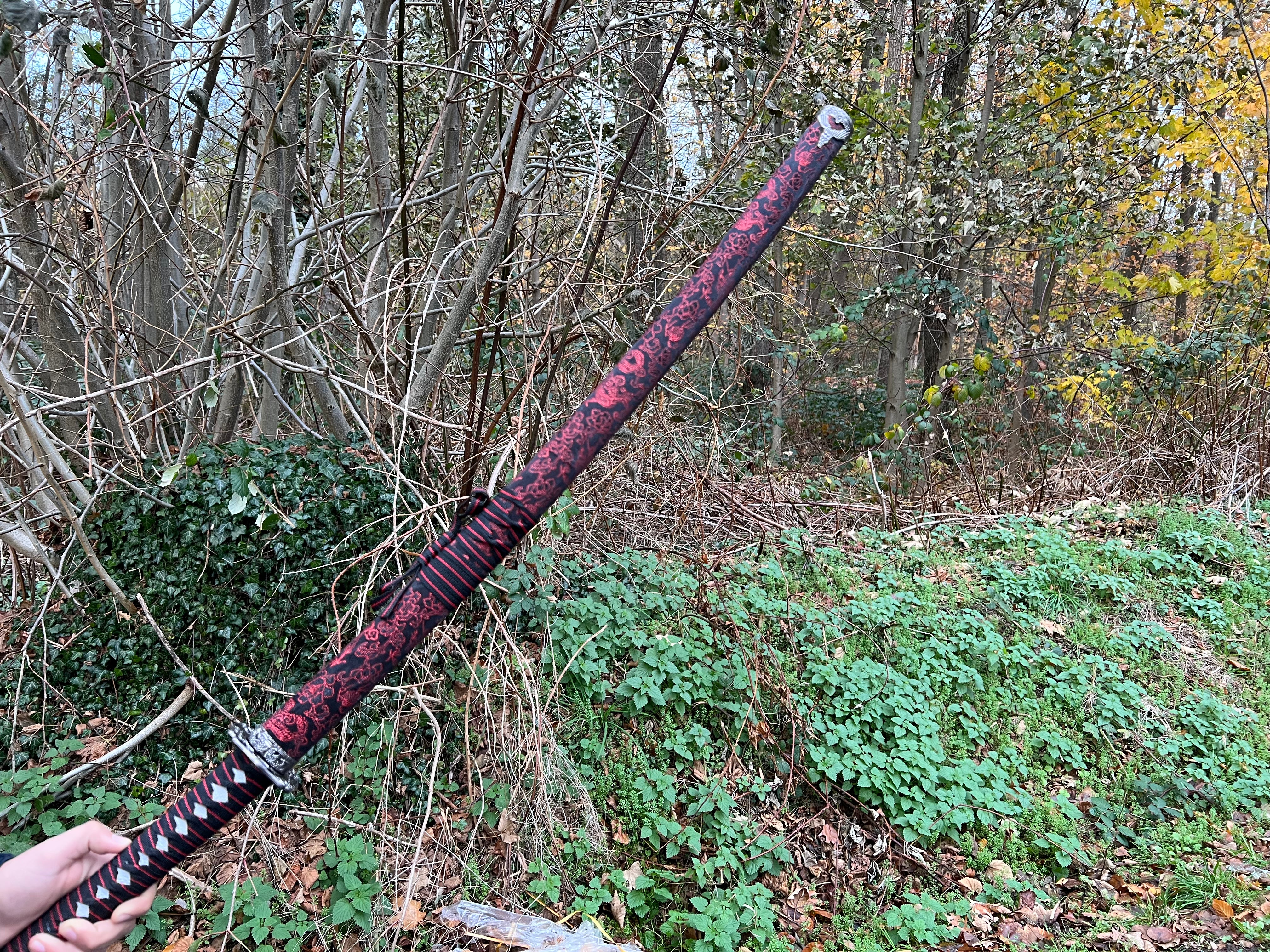 Deko Katana mit roter Ummantlung