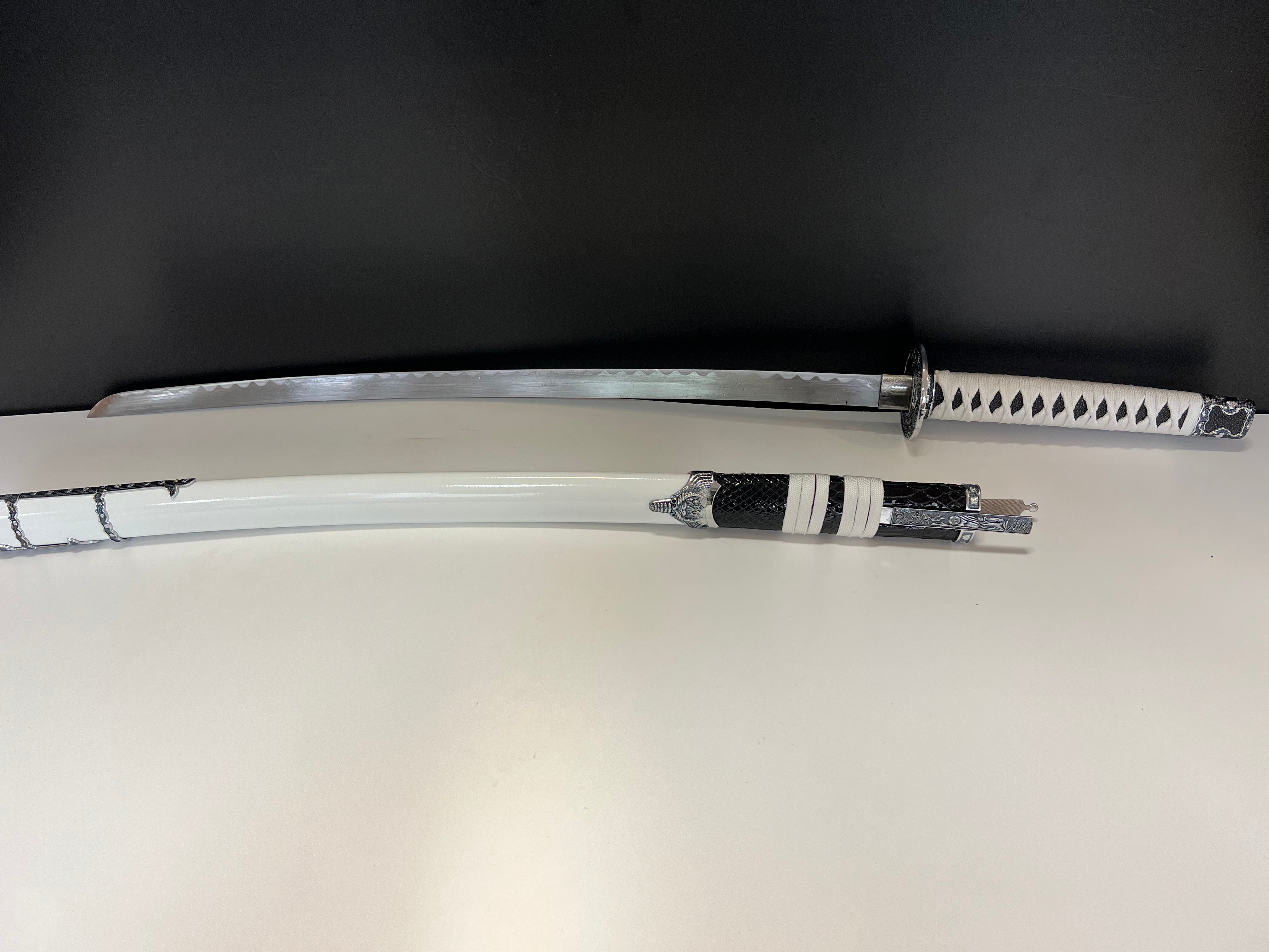 Katana mit Beimessern.