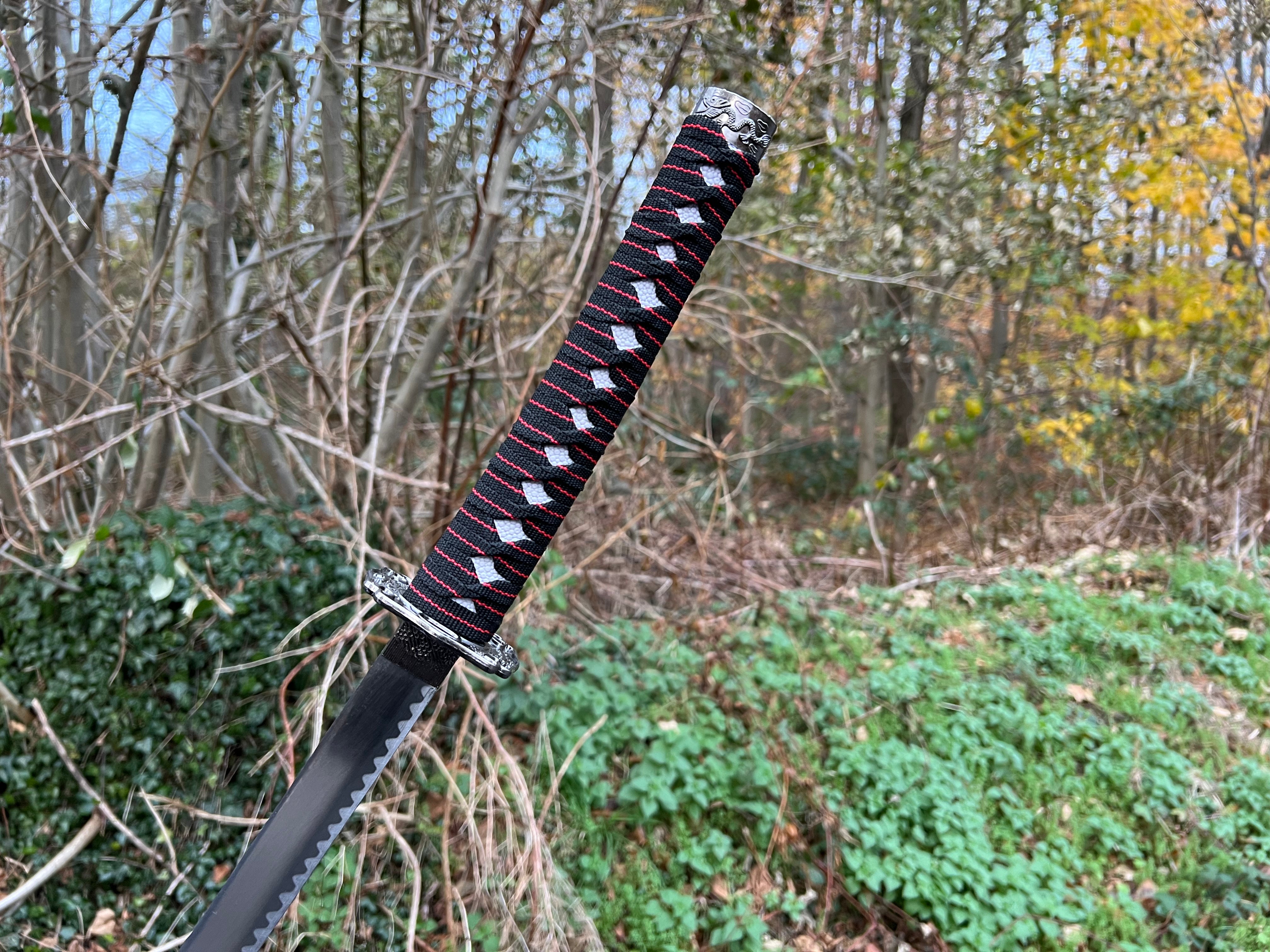 Deko Katana mit roter Ummantlung