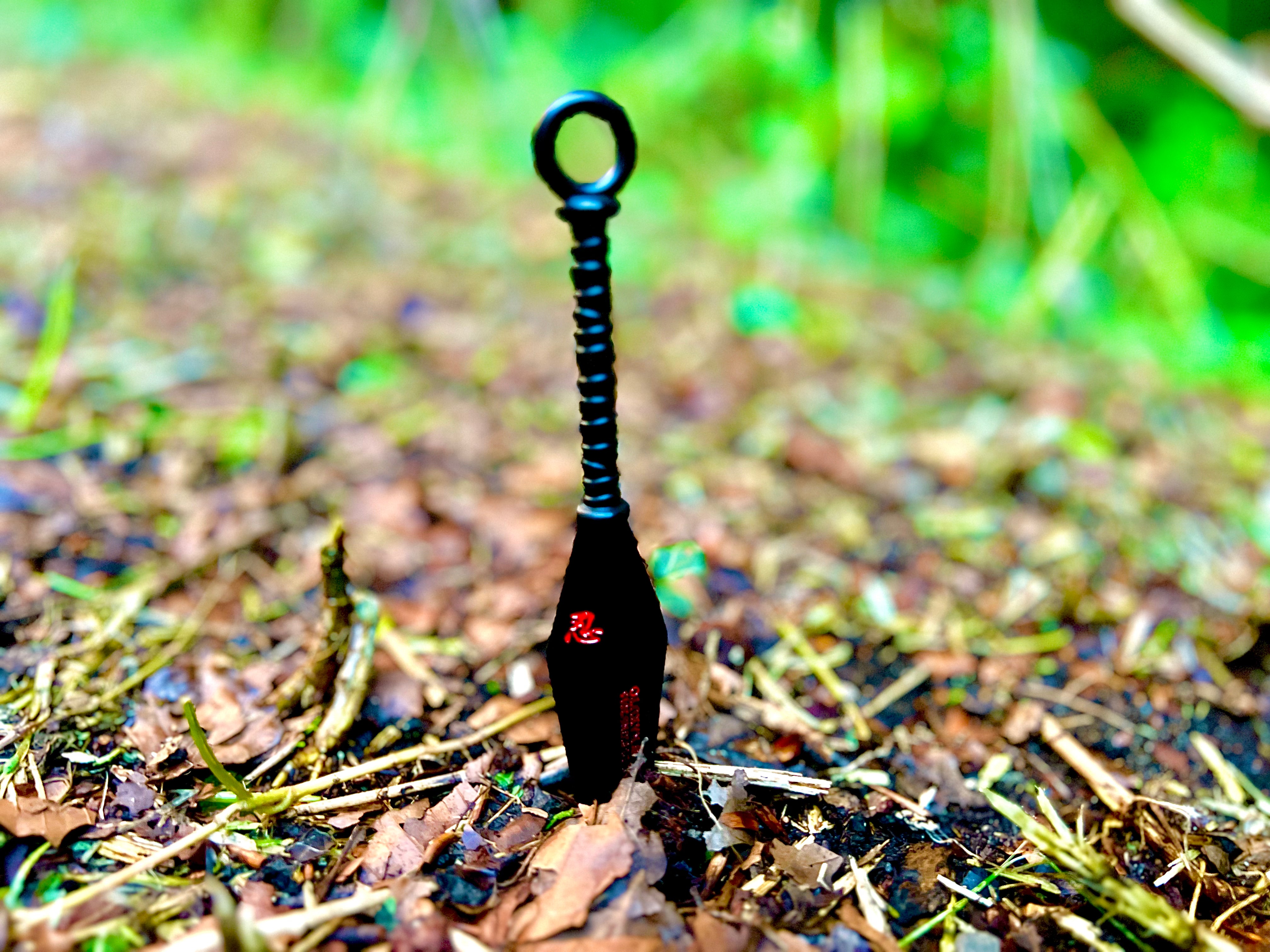 Kunai in Schwarz - Naruto