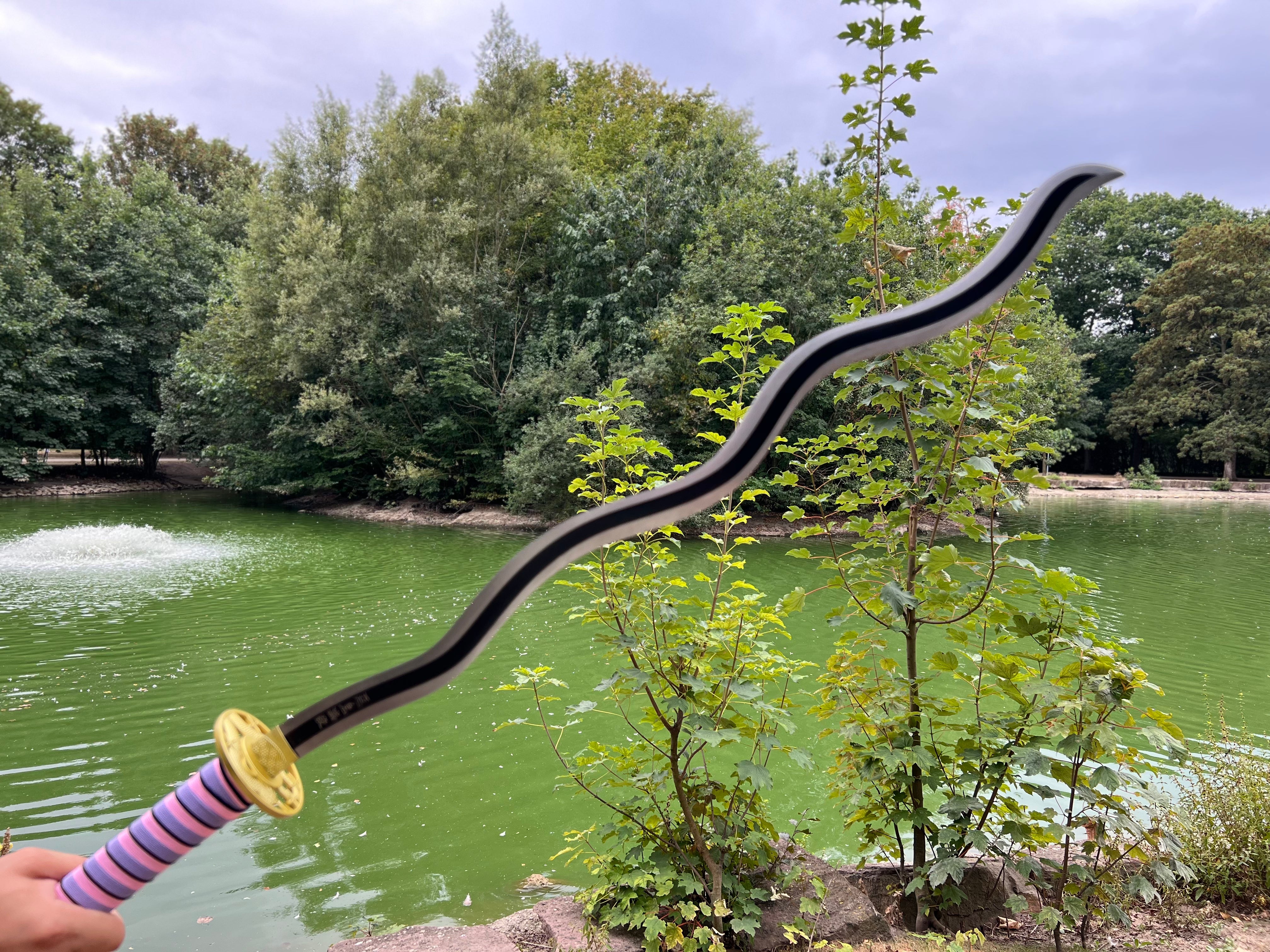Obanai Iguros Nichirin Katana - Demon Slayer: Kimetsu No Yaiba
