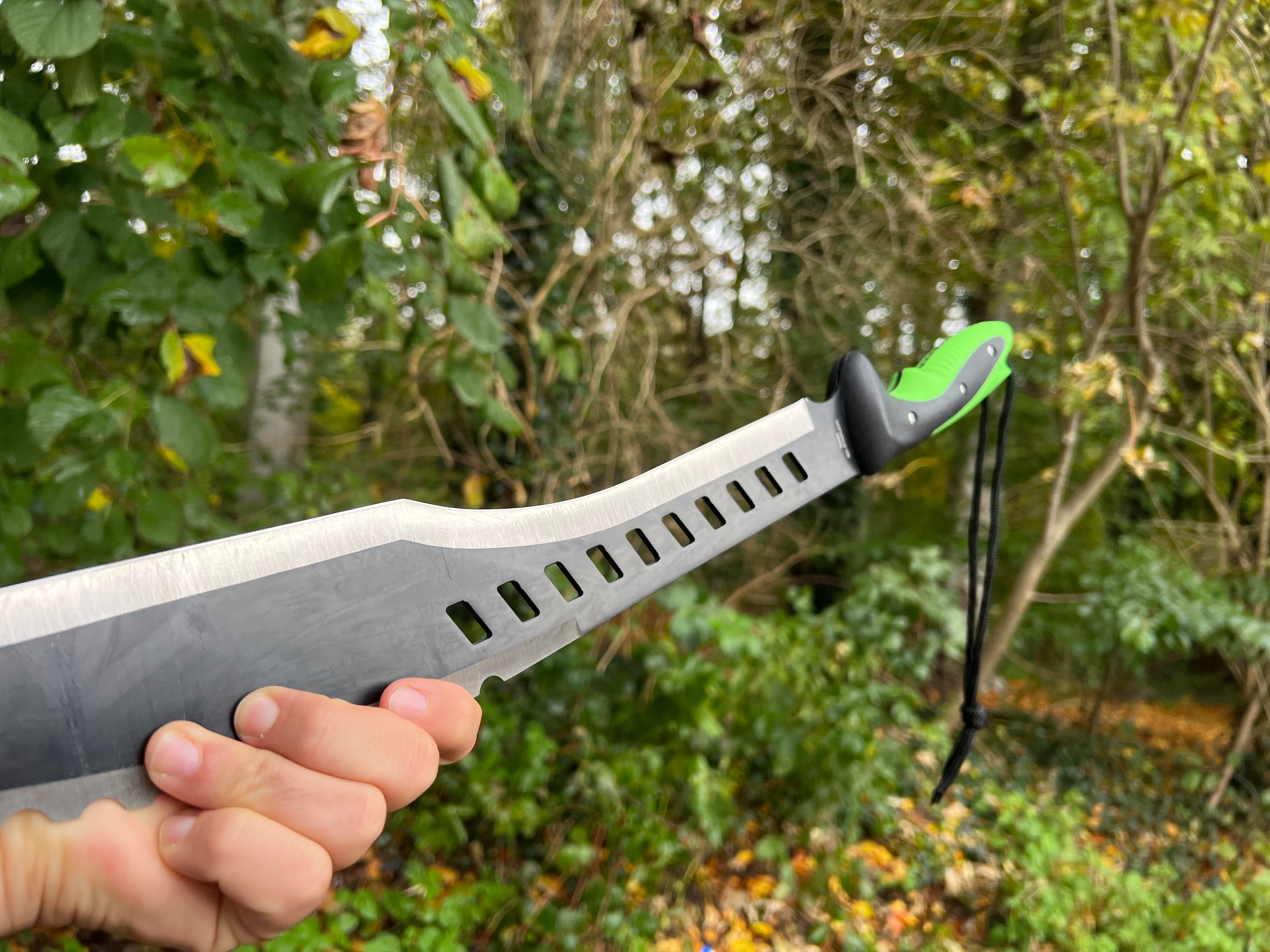 Zombie Dead Machete – Überlebenswerkzeug mit 460mm Klinge, Rostfreier Stahl, Gummiertem Griff und Nylon-Scheide