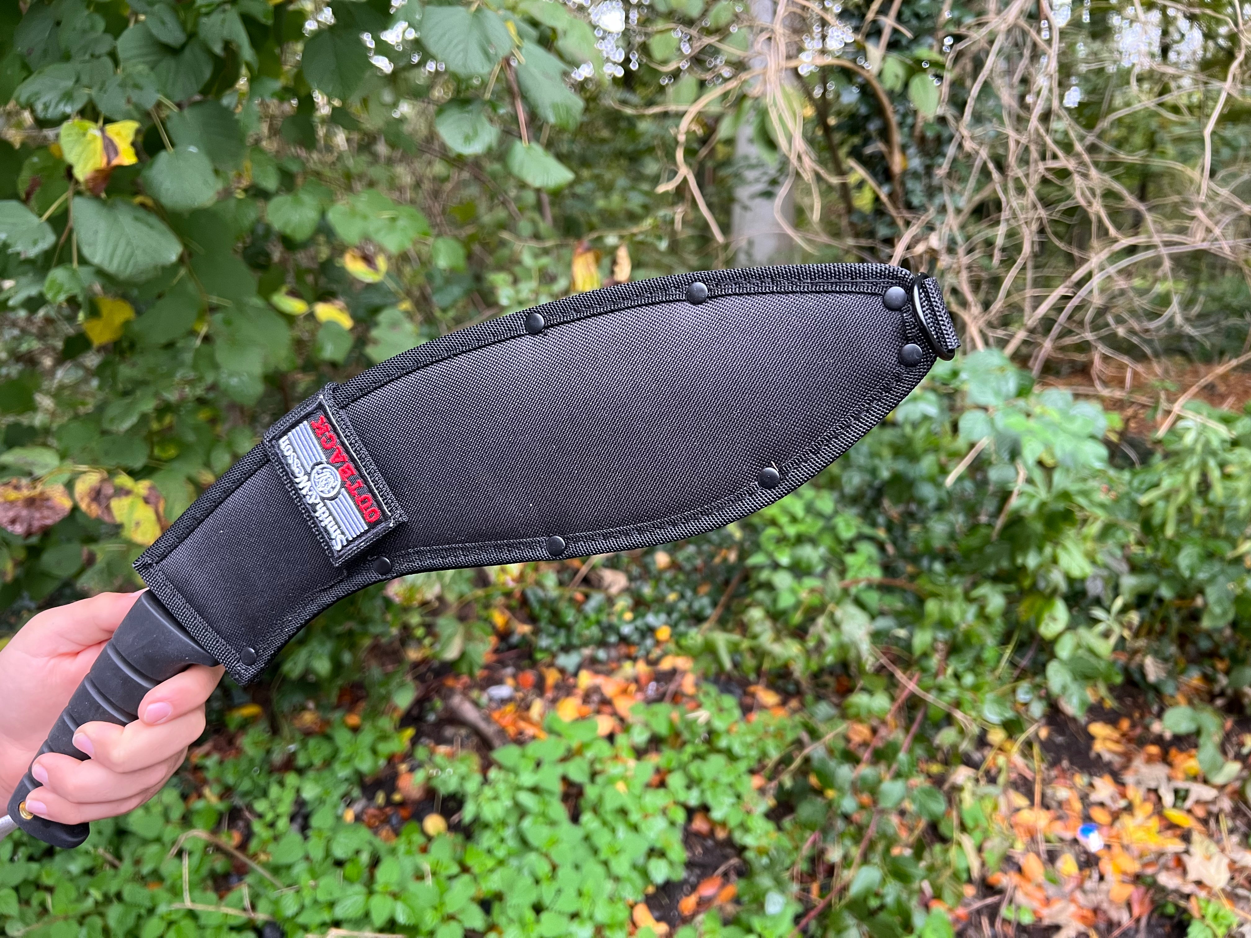 Smith & Wesson Outback Kukri – Robustes Buschmesser mit Sicherem Grip und Nylon-Scheide