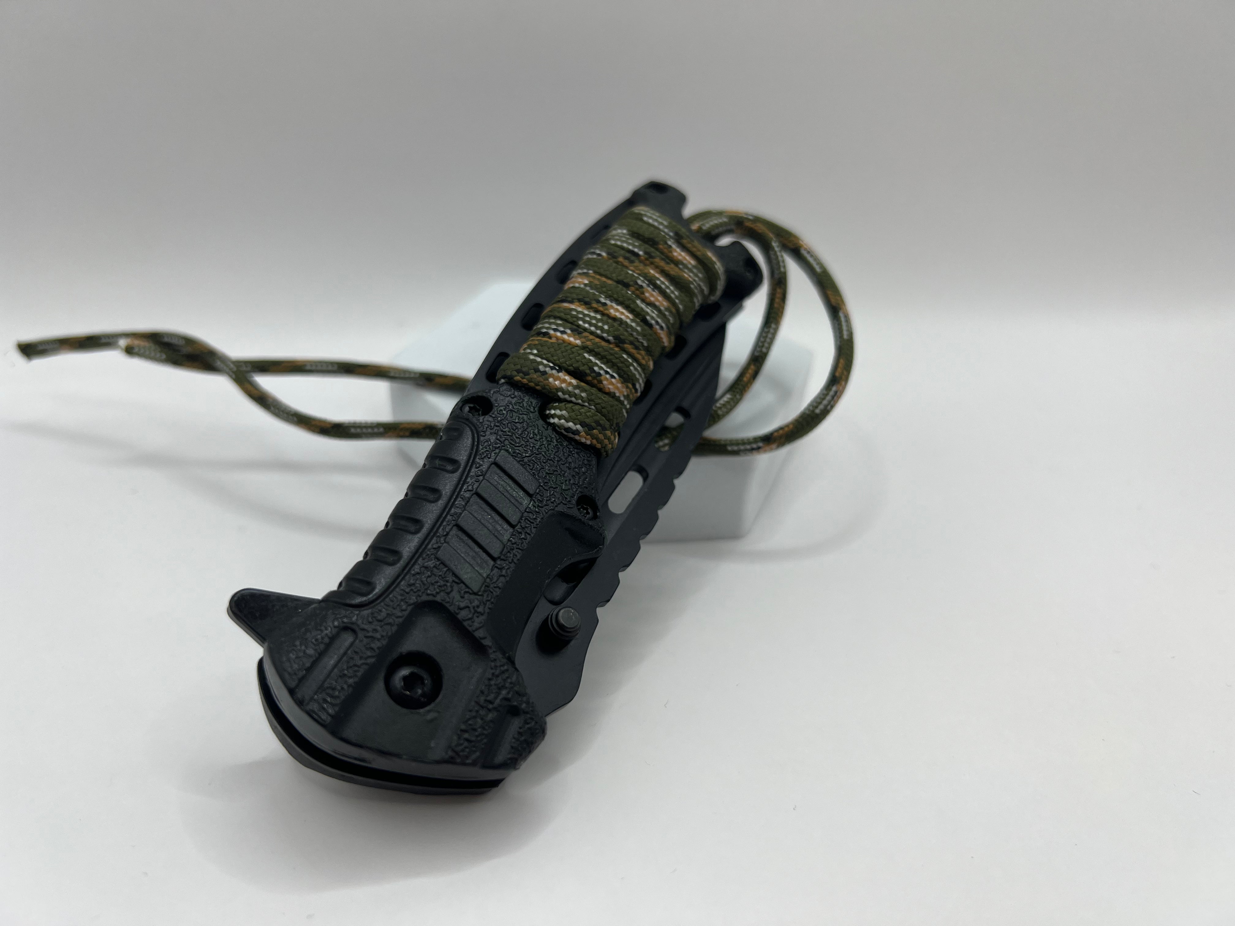 Tactical Camo Einhandmesser mit Feuerstarter und Clip