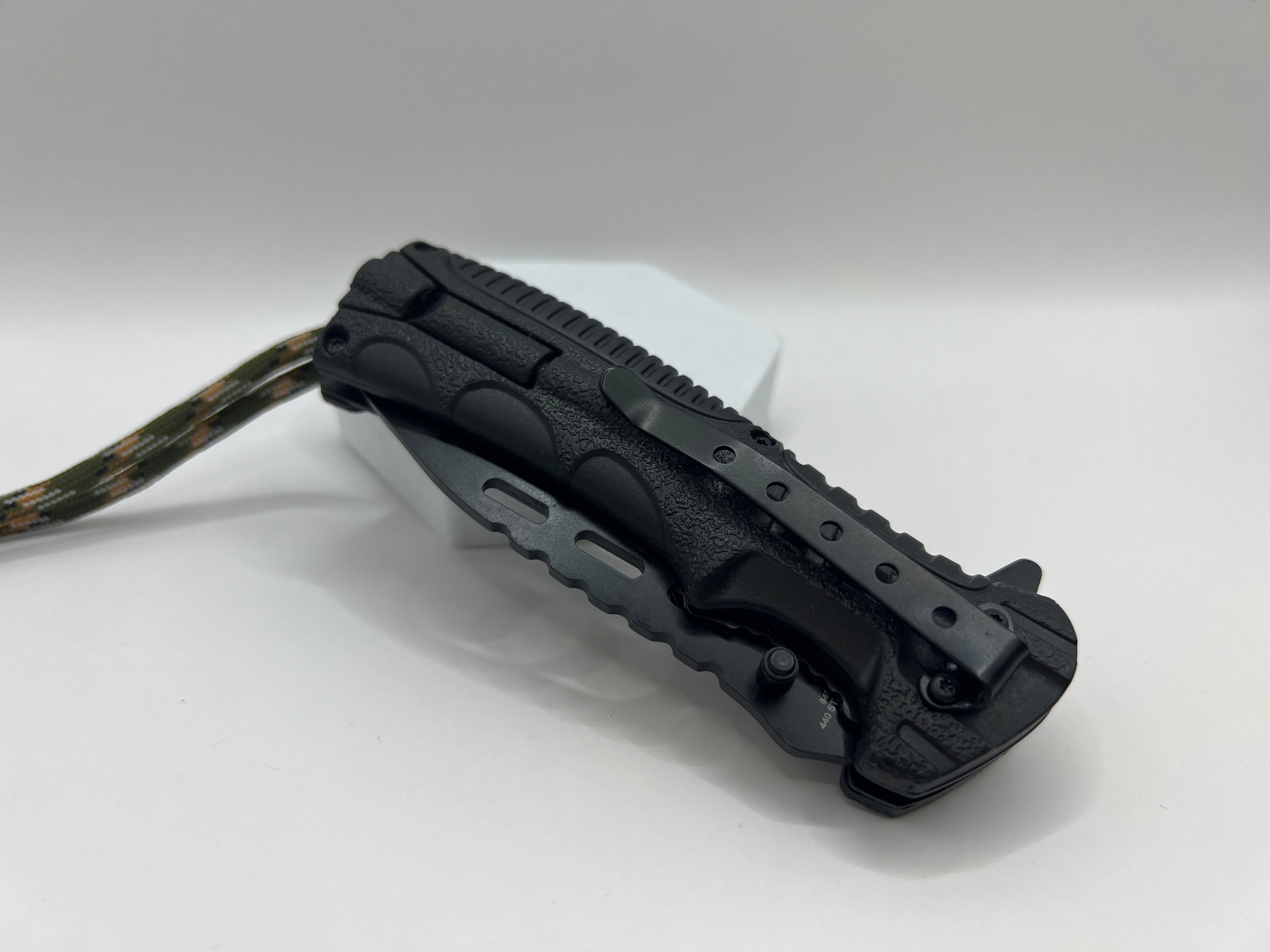 Tactical Camo Einhandmesser mit Feuerstarter und Clip