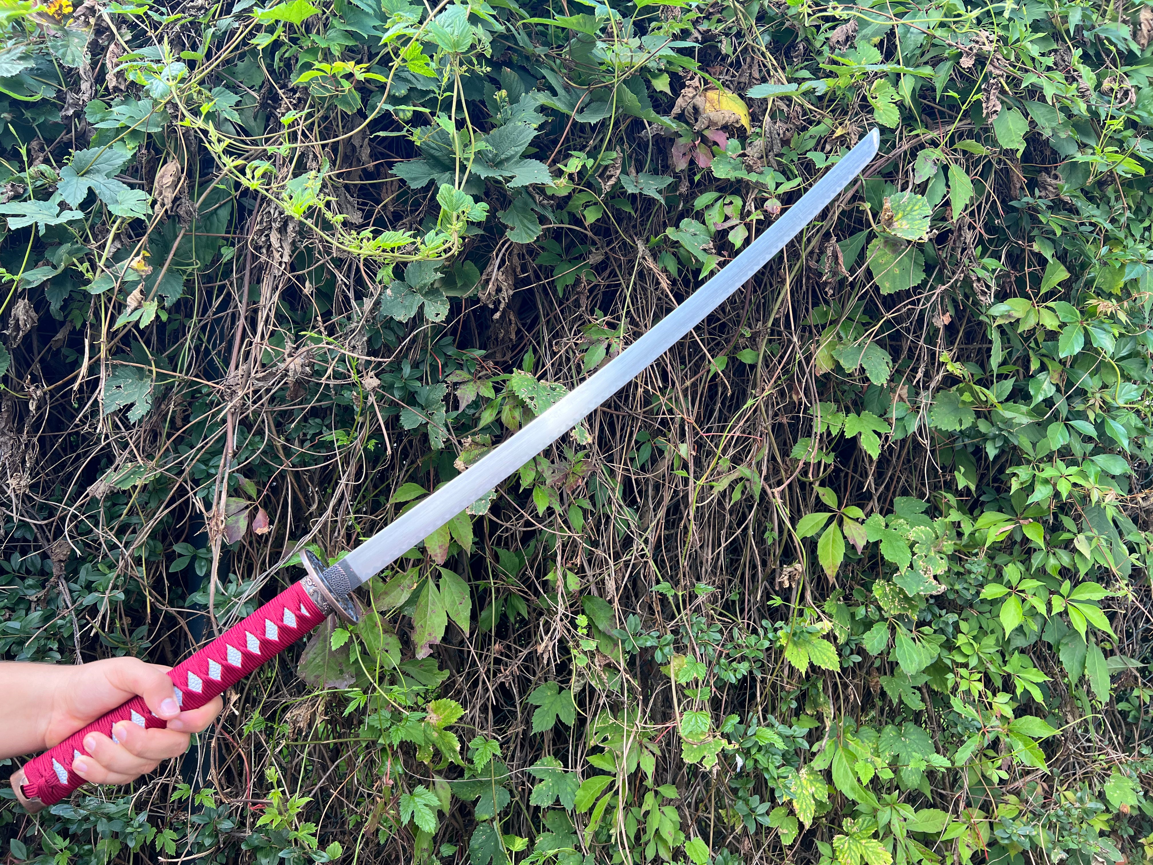 Rotes Katana mir Drachengravur