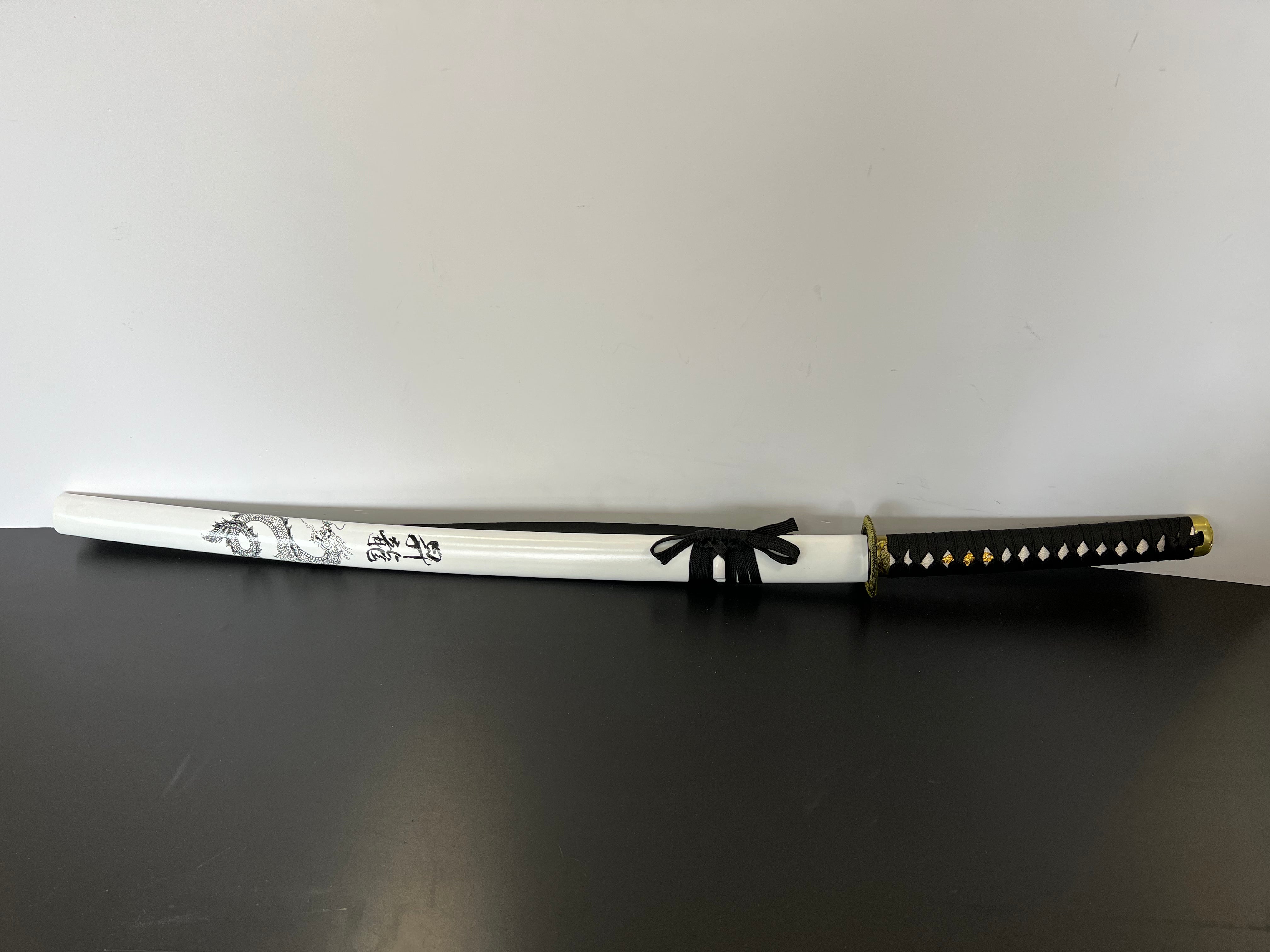 Katana mit Drachenmuster